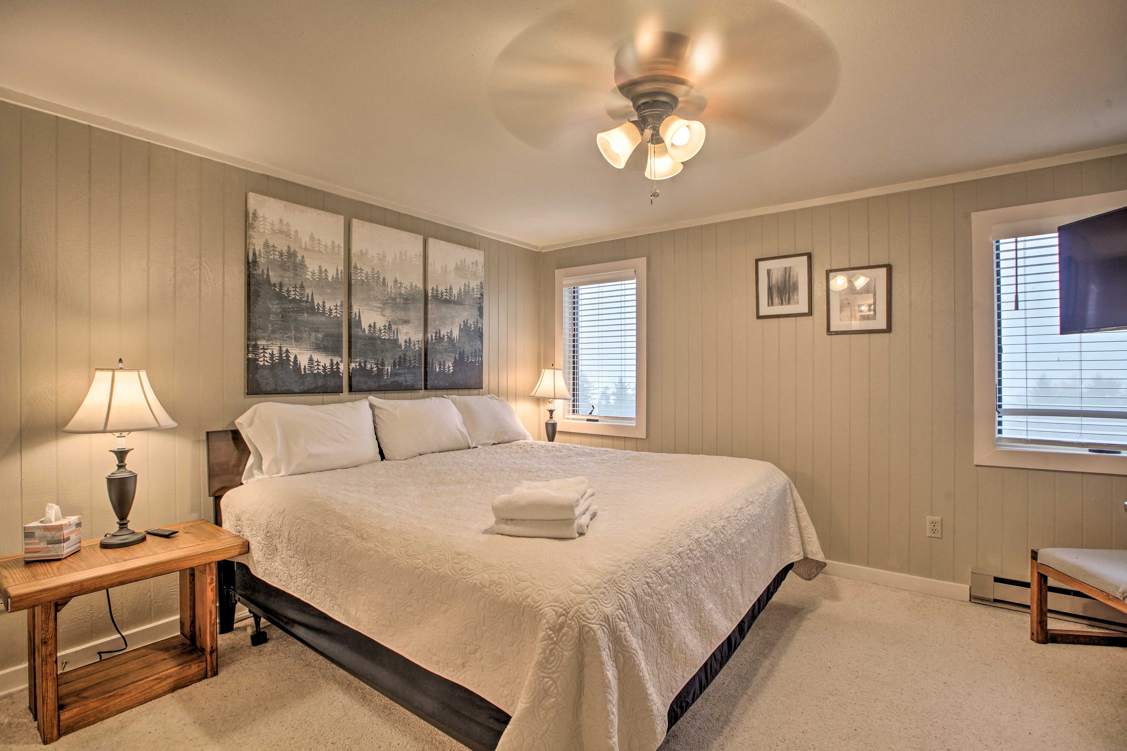 Master Bedroom | King Bed | Cable TV | Linens Provided | 2nd Floor