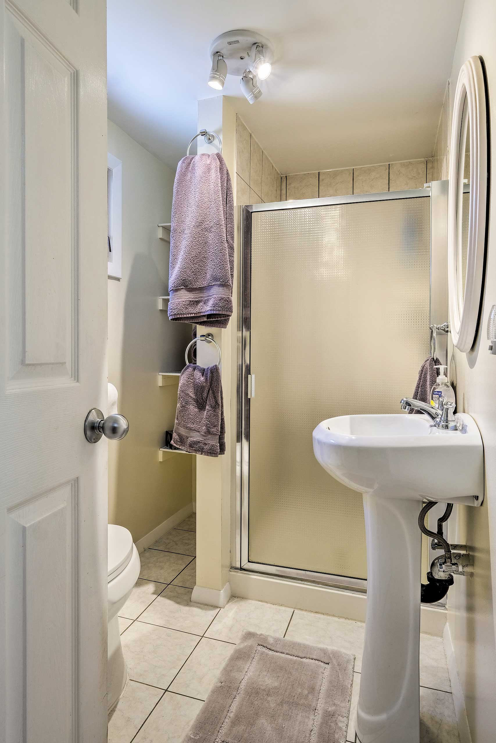 Full Bathroom | Towels & Linens Provided