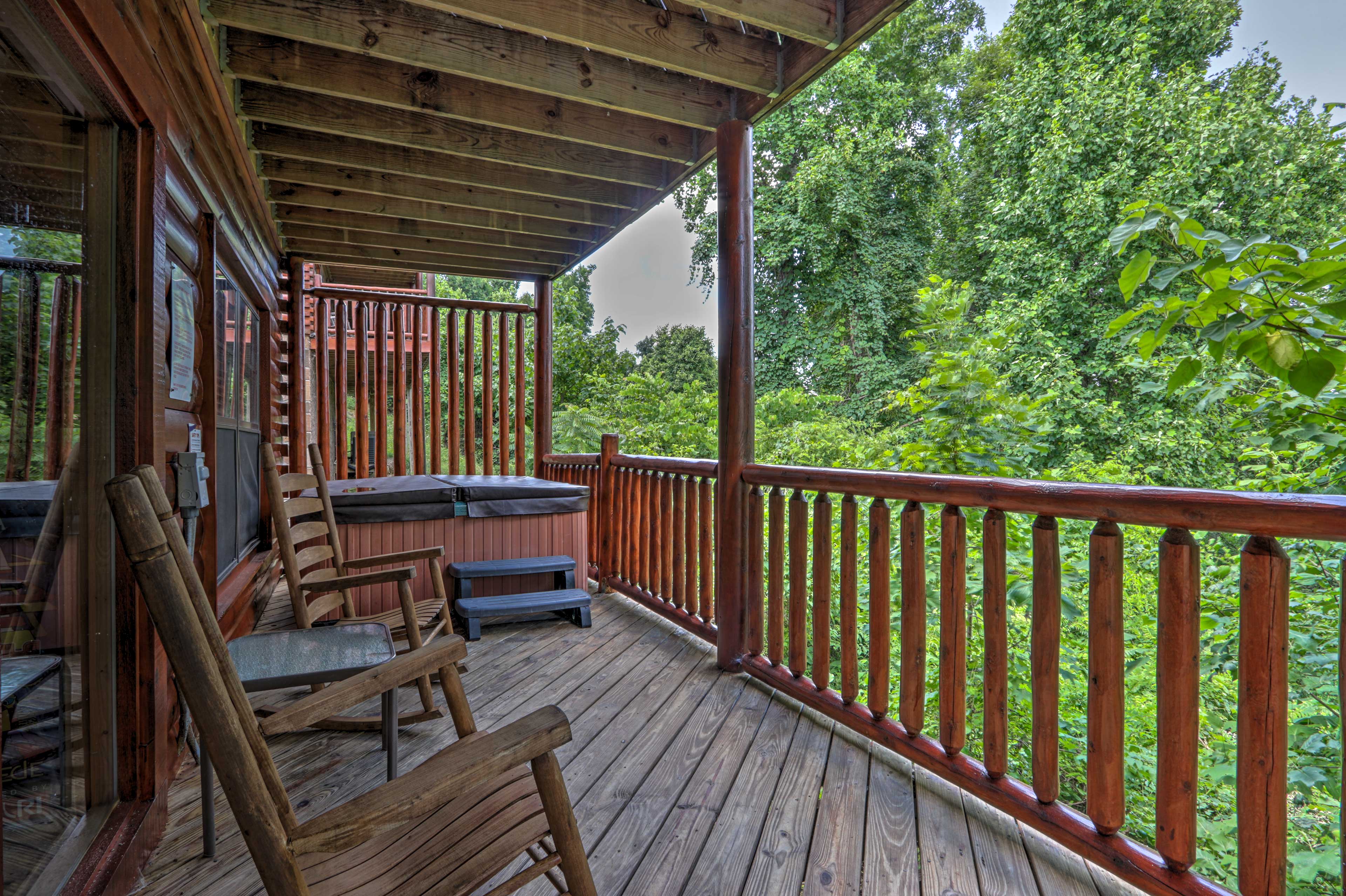 Private Deck | Hot Tub