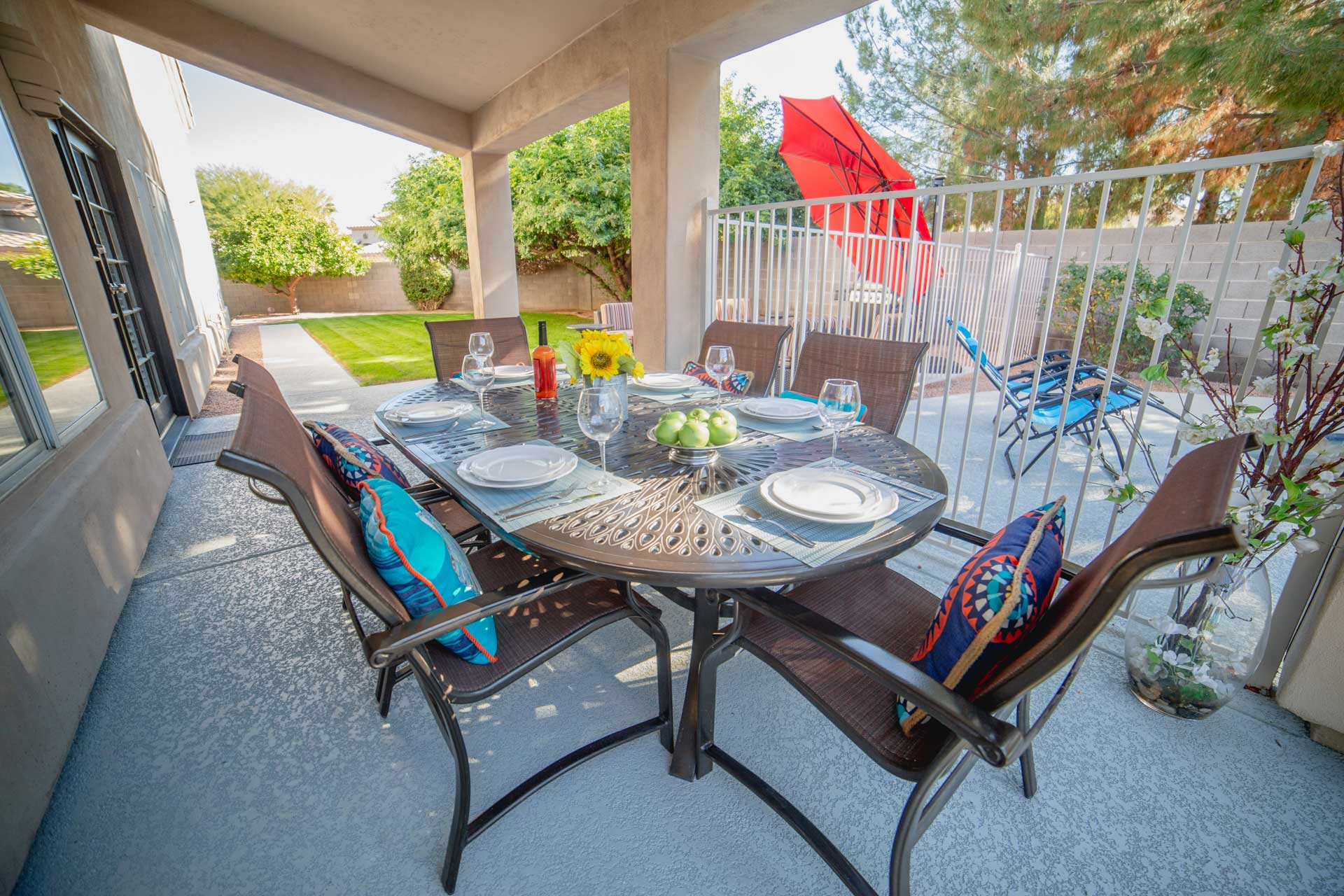 Patio w/ Outdoor Dining