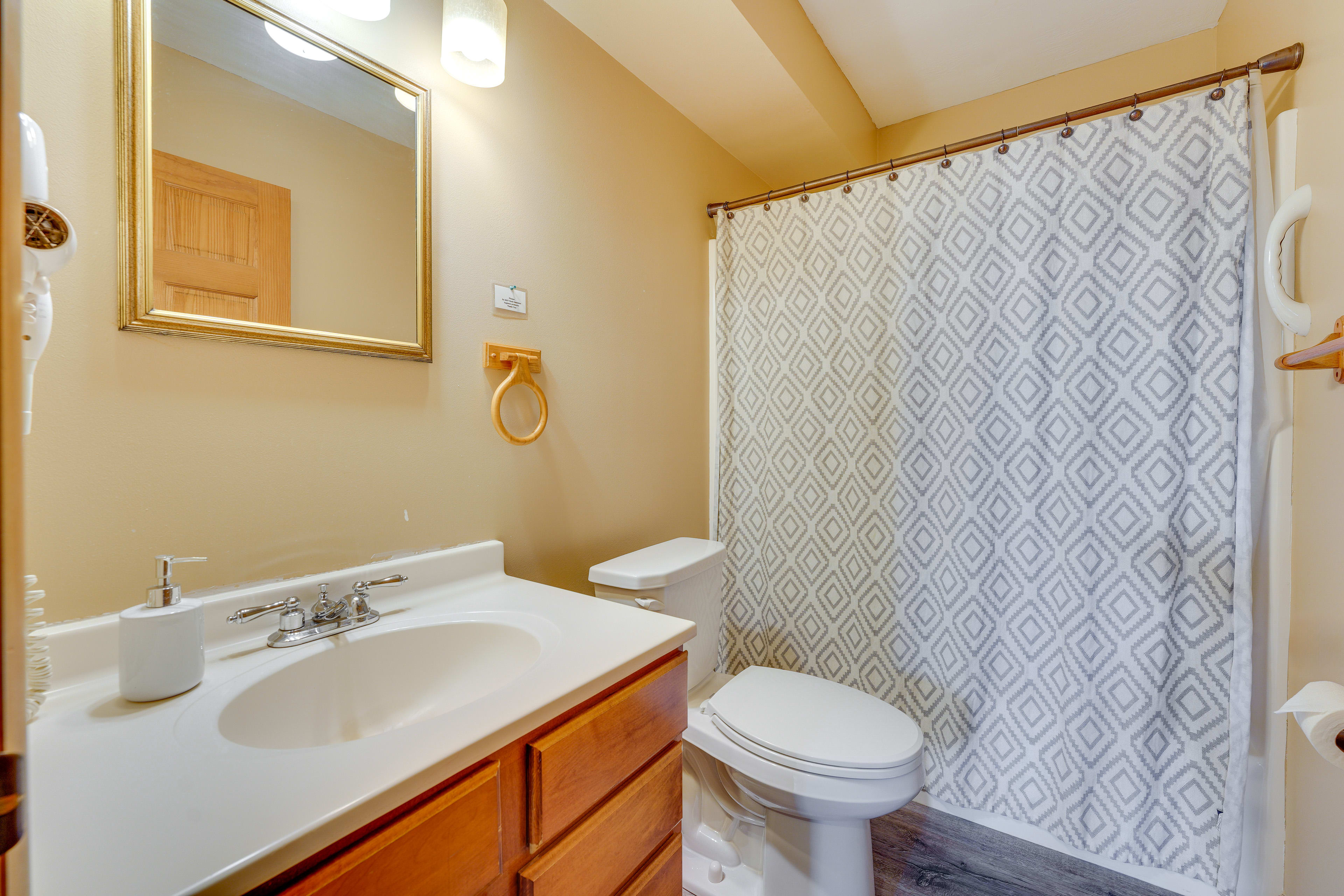 Full Bathroom | Towels & Linens Provided