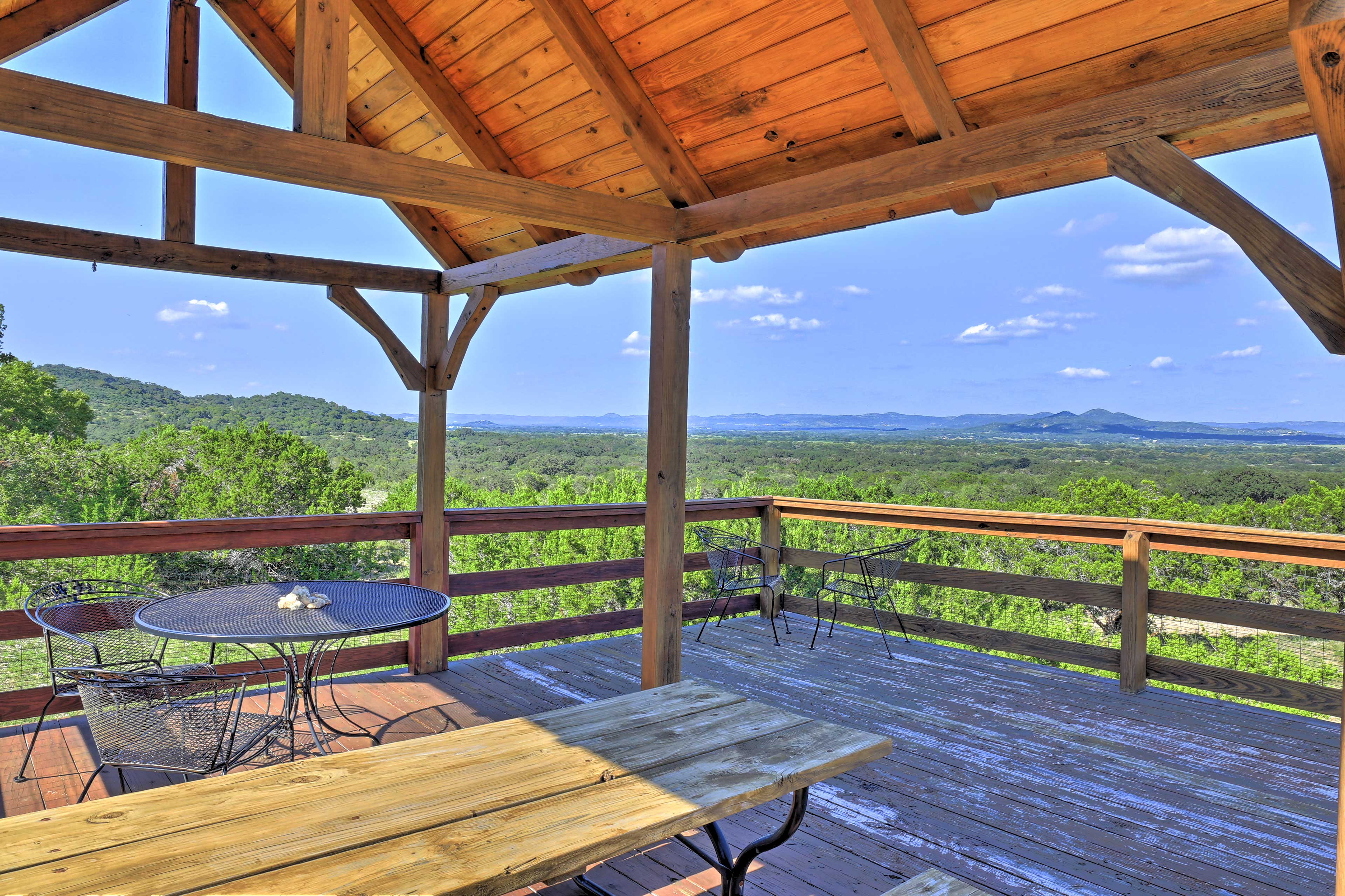 Separate Covered Deck | Outdoor Dining