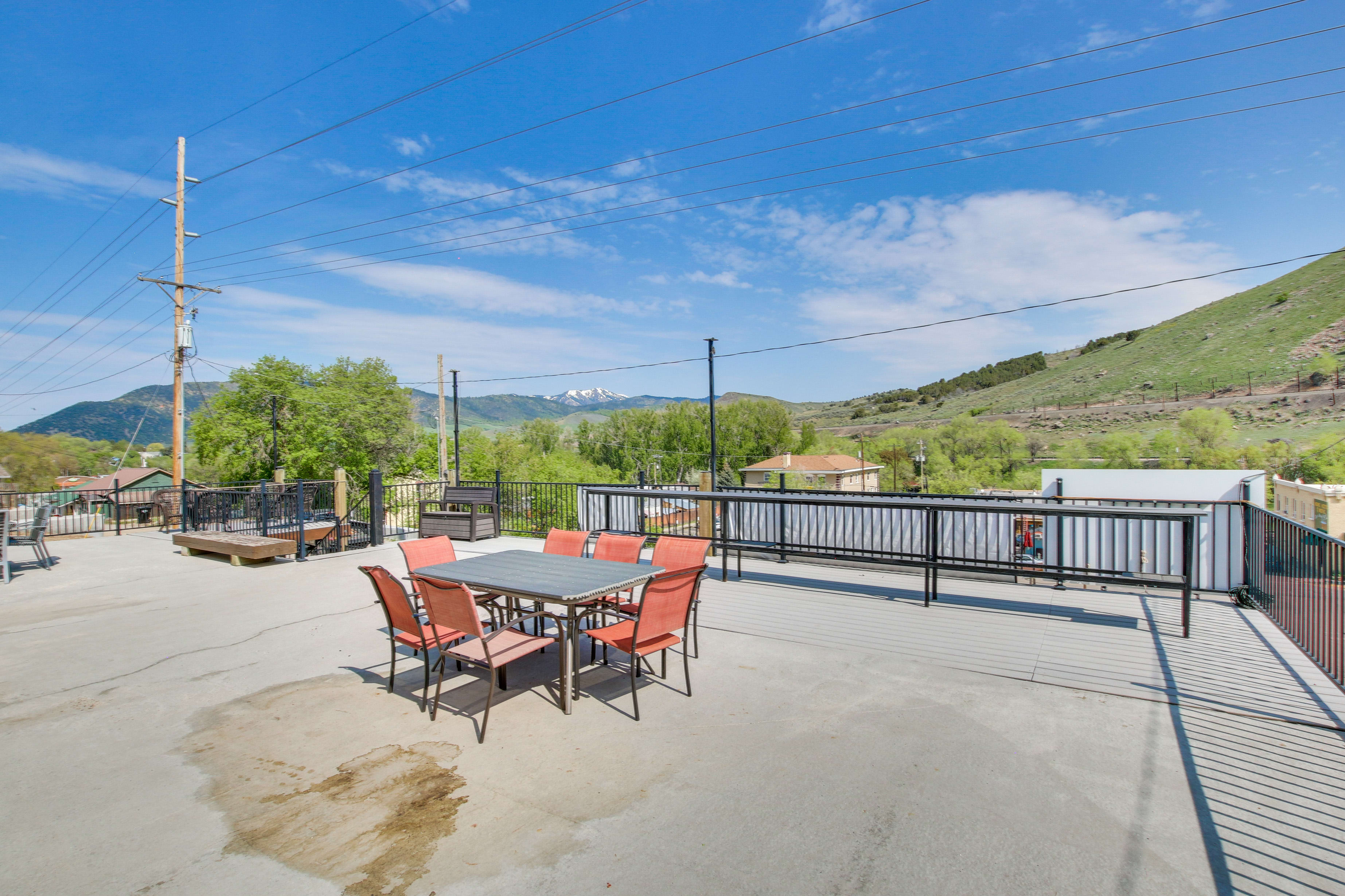 Shared Deck | Outdoor Dining | Gas Grill