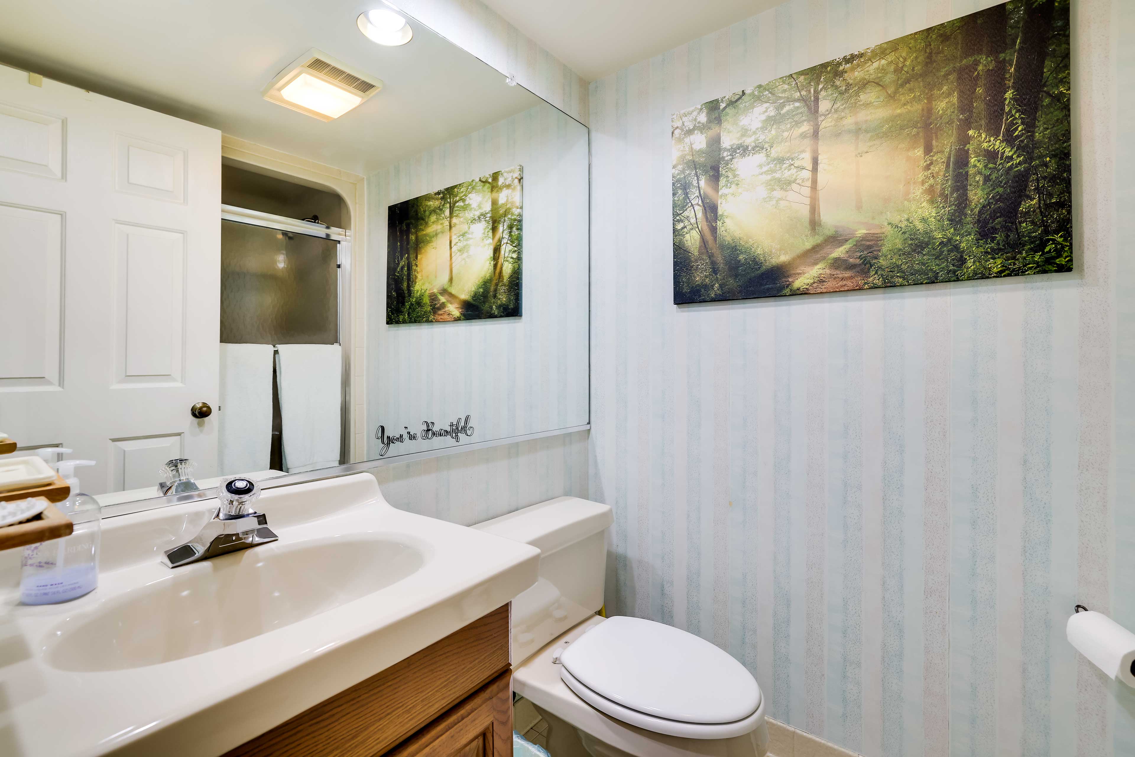 Full Bathroom | Towels & Linens Provided