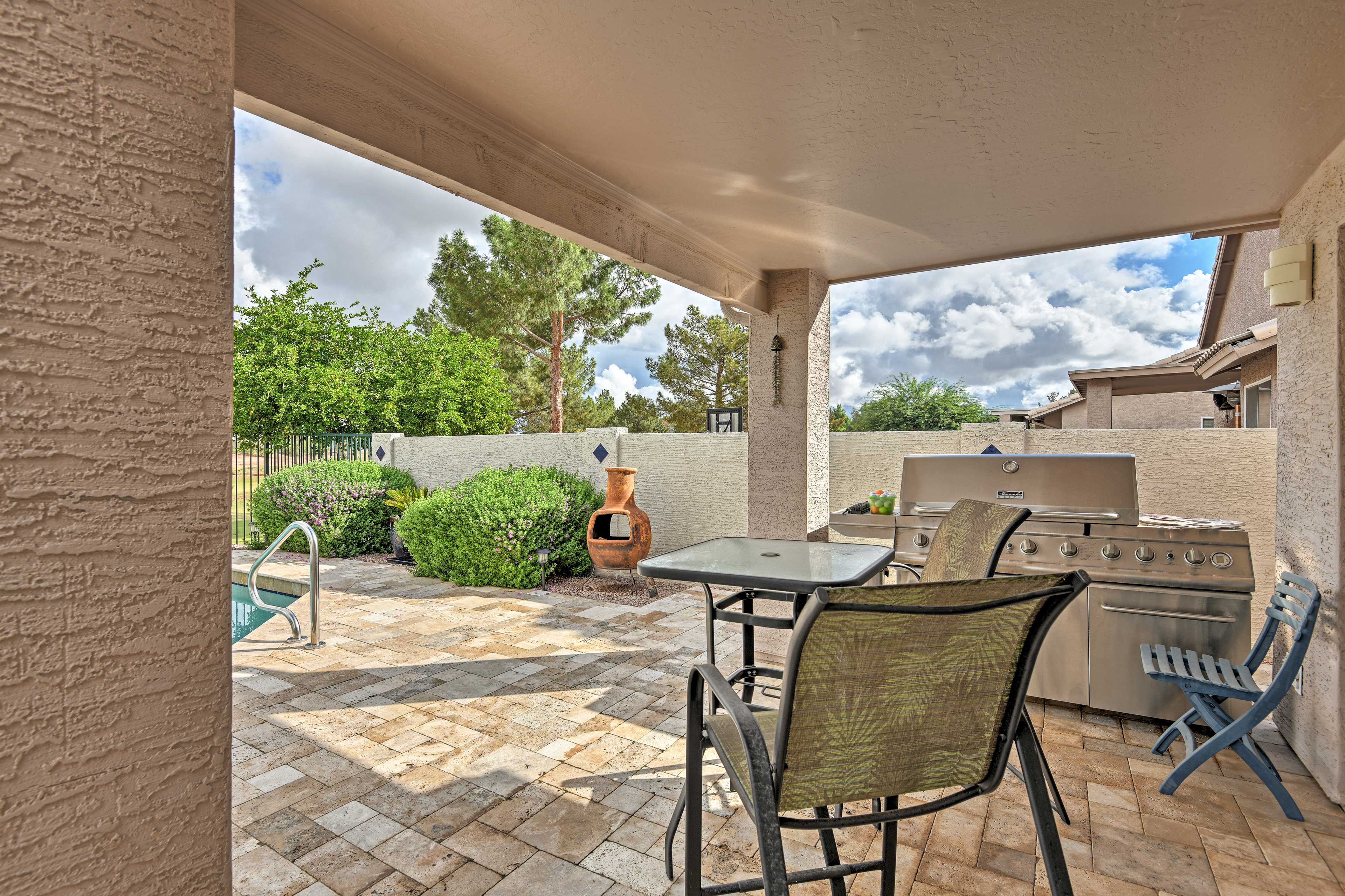 Private Patio w/ Gas Grill