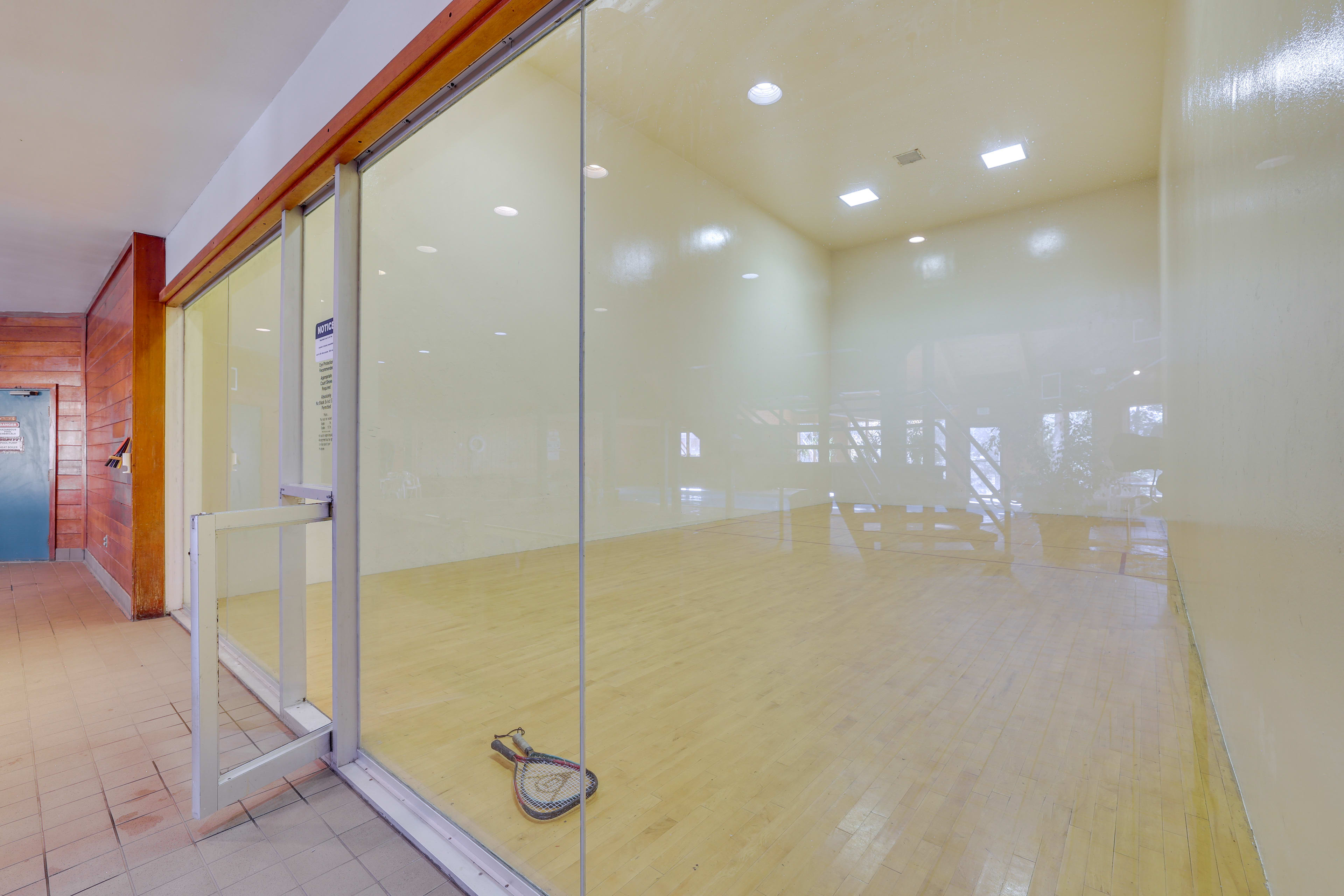 Community Amenities | Racquetball Court