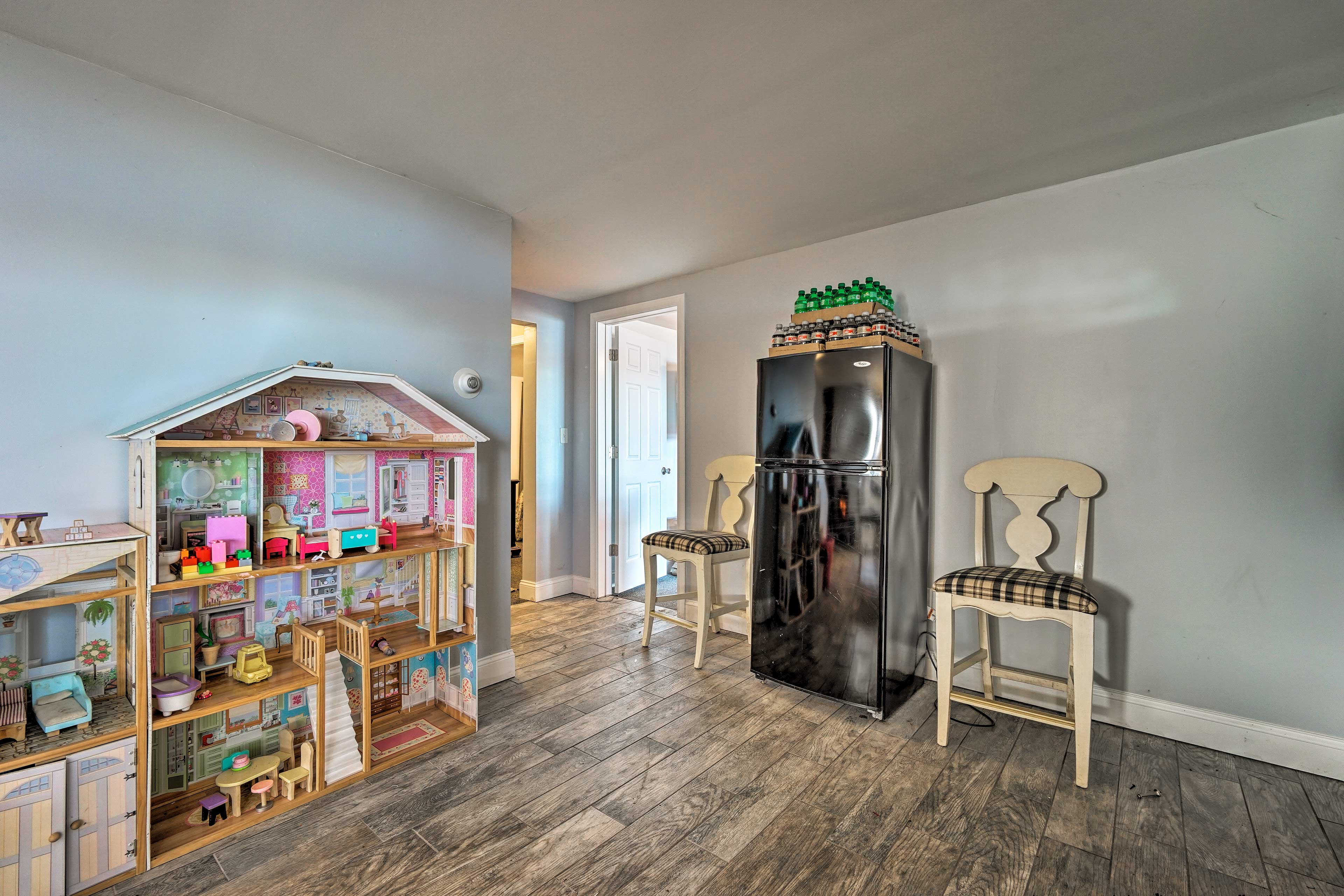 The kiddos will love the dollhouse!