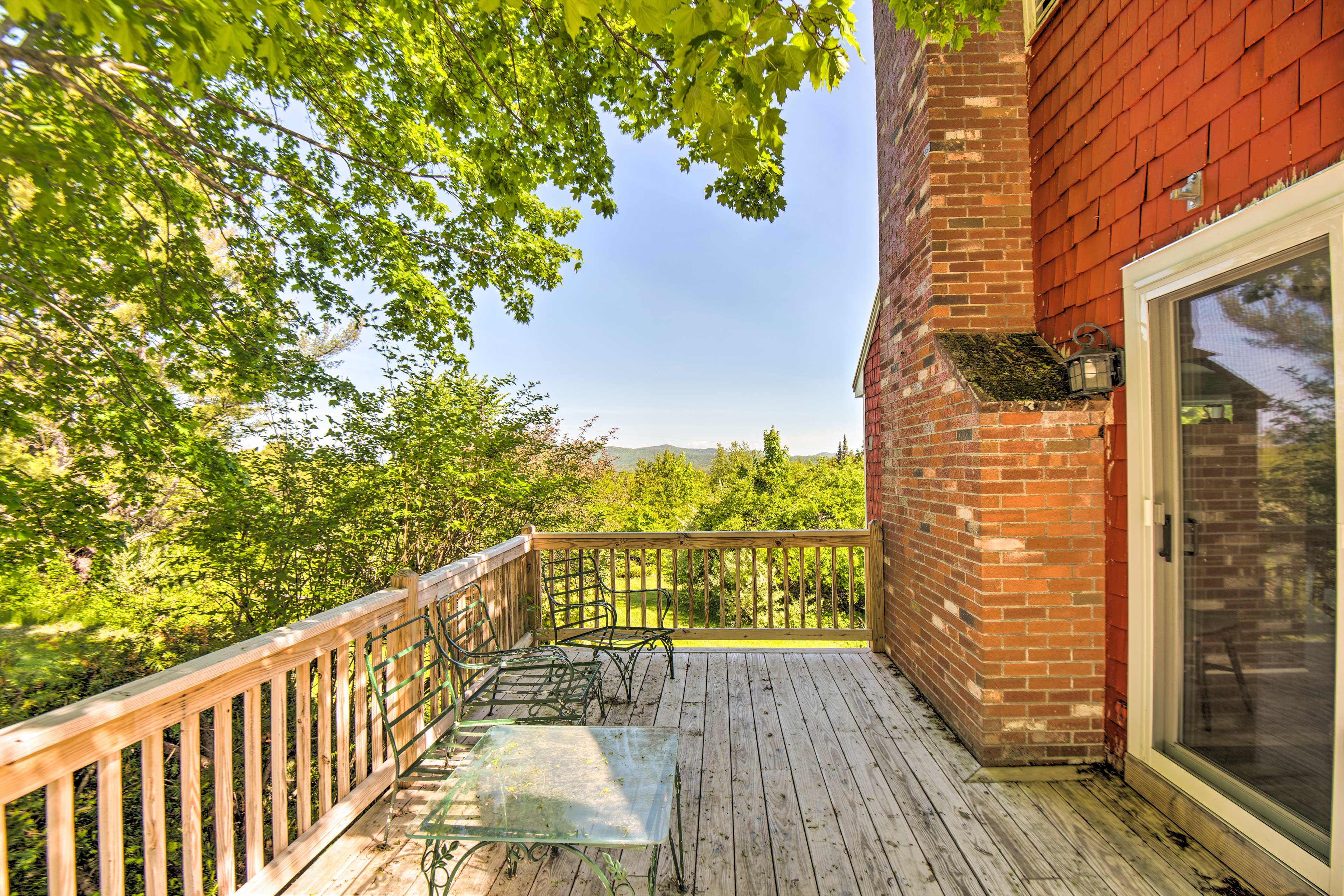 Deck | Outdoor Dining Area | Gas Grill