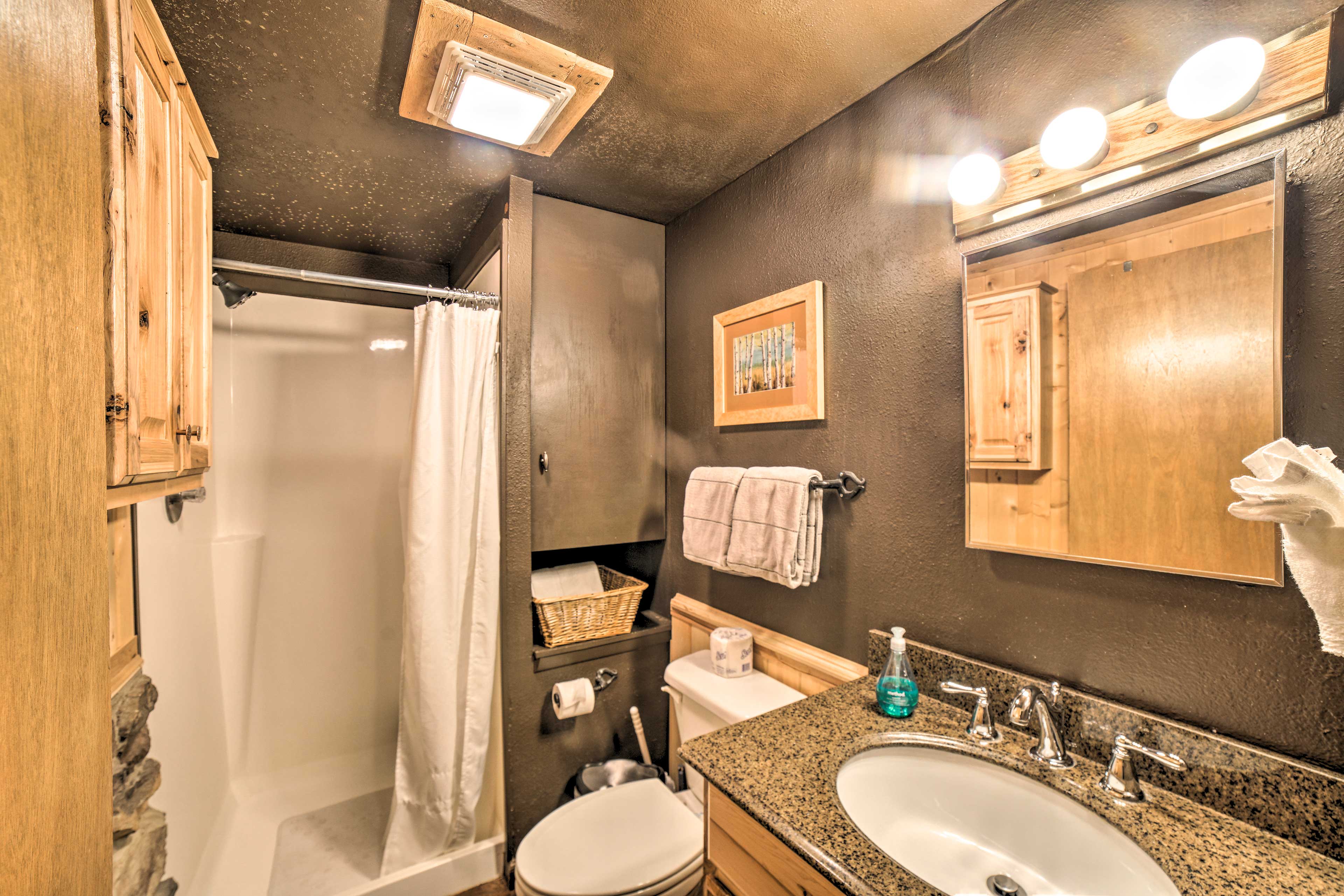 Full Bathroom | Towels & Linens Provided