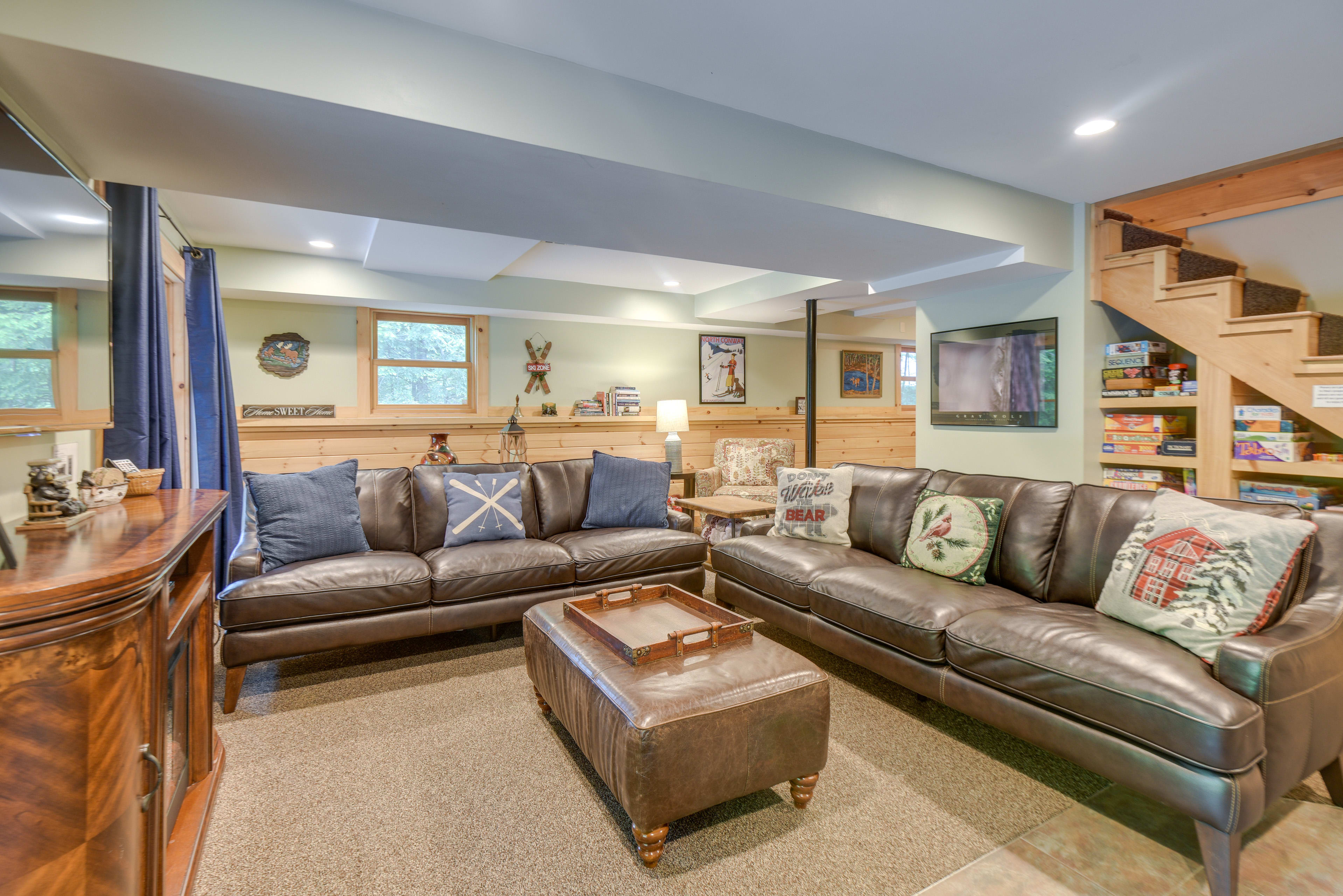 Downstairs Living Area | Fireplace | Smart TV