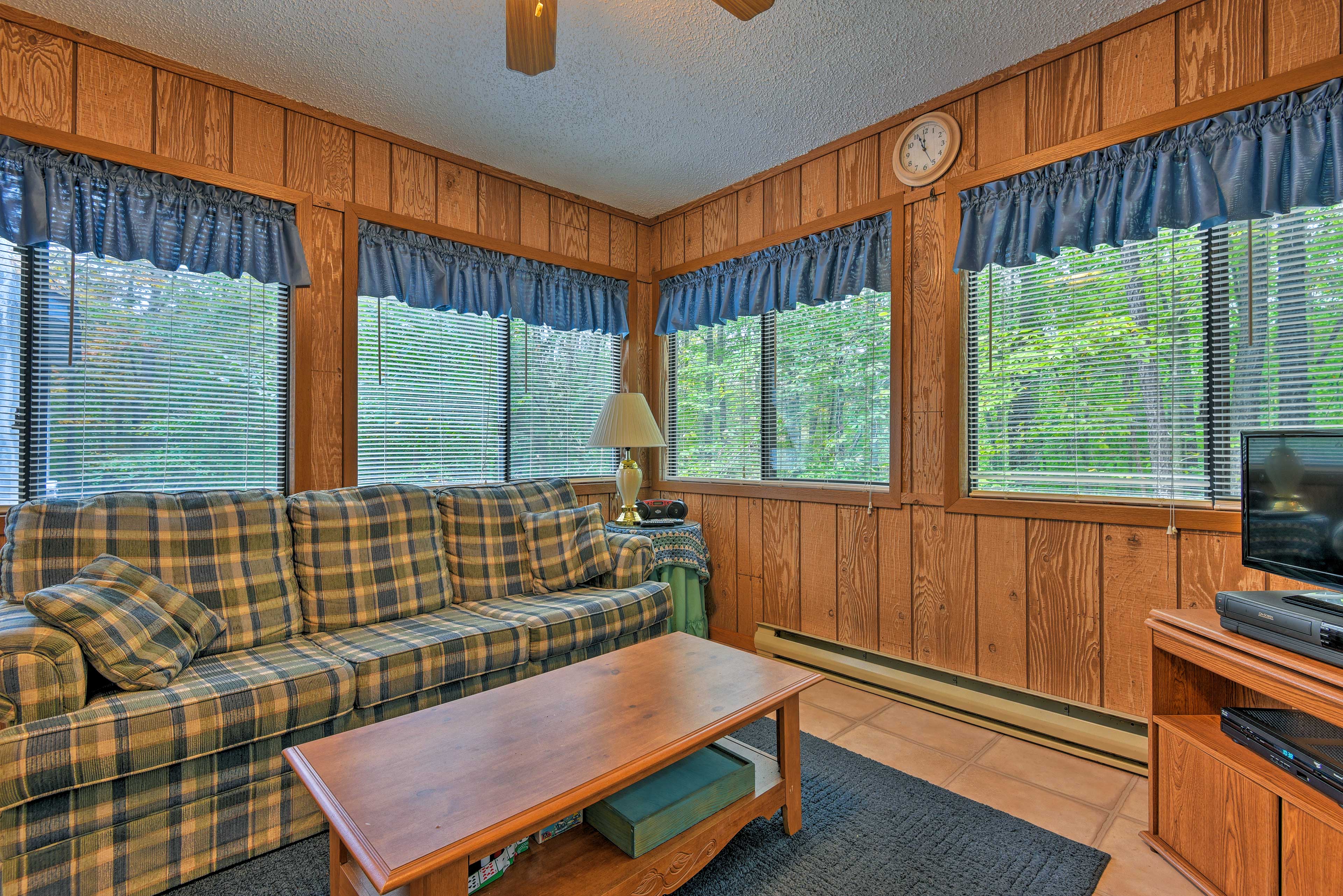 An additional 2 people can slumber on this pullout couch in the sunroom.