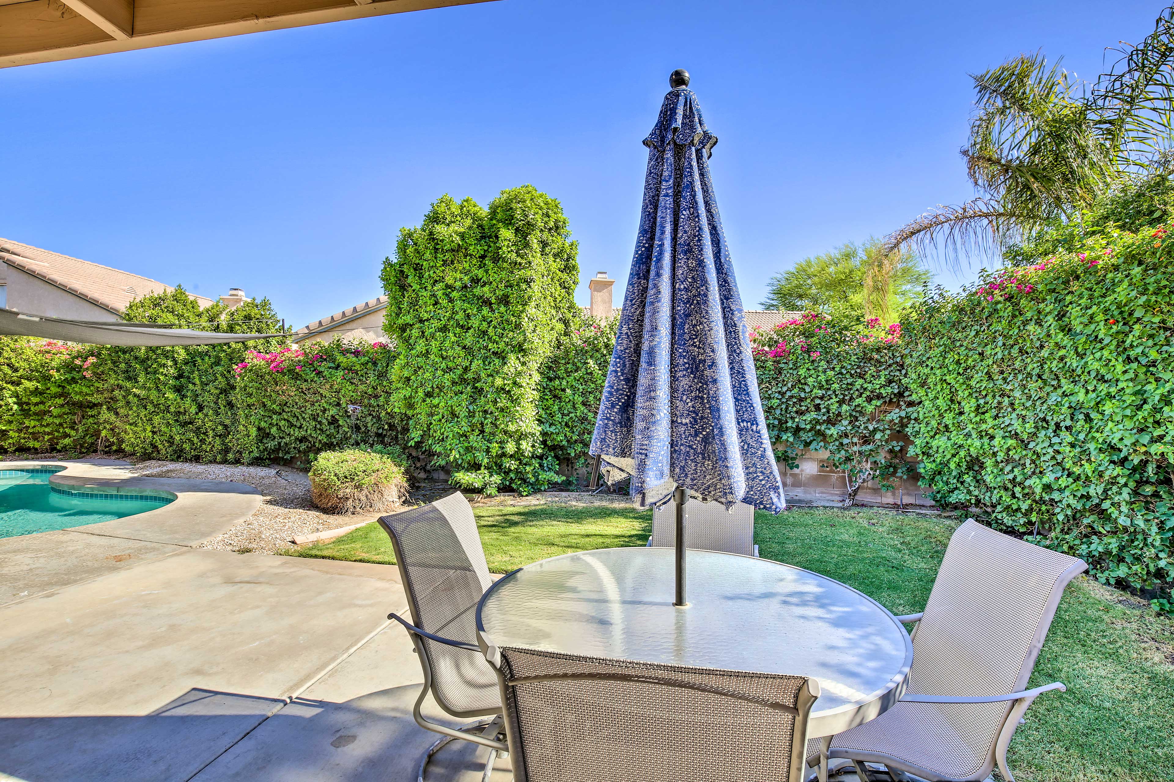 Dine al fresco around the table.