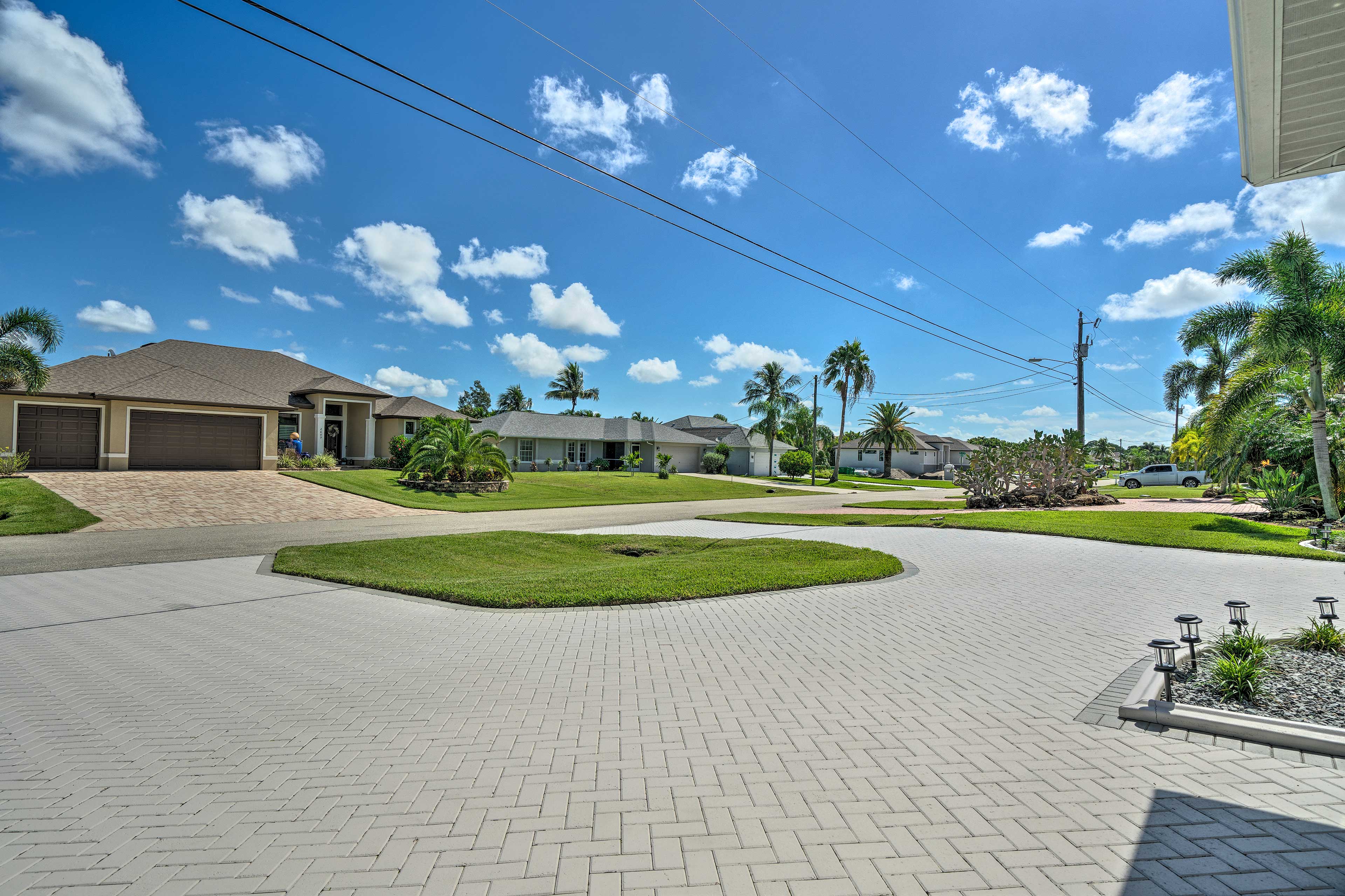 Parking | Driveway (3 Vehicles)