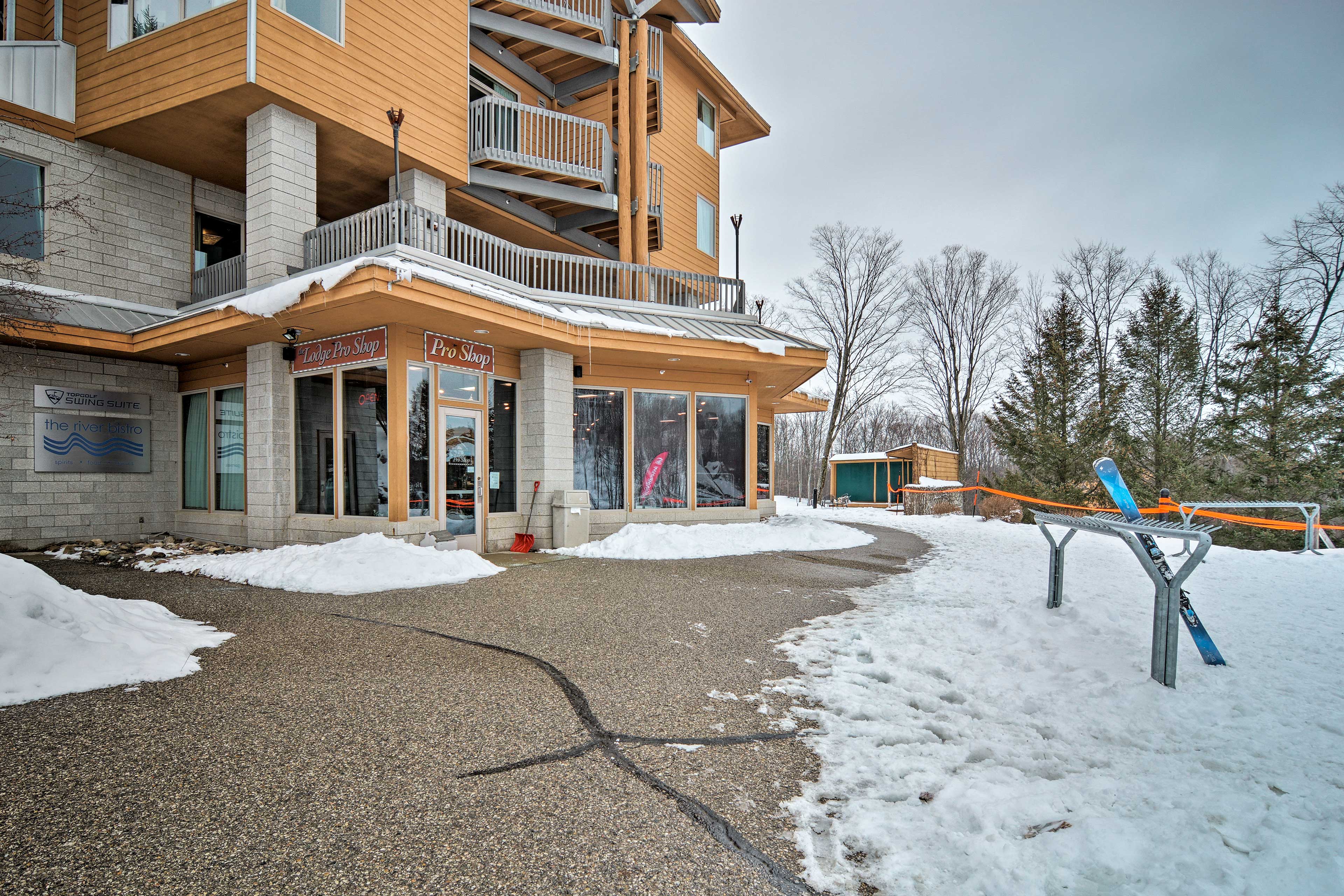 Ski Rentals | Walking Distance