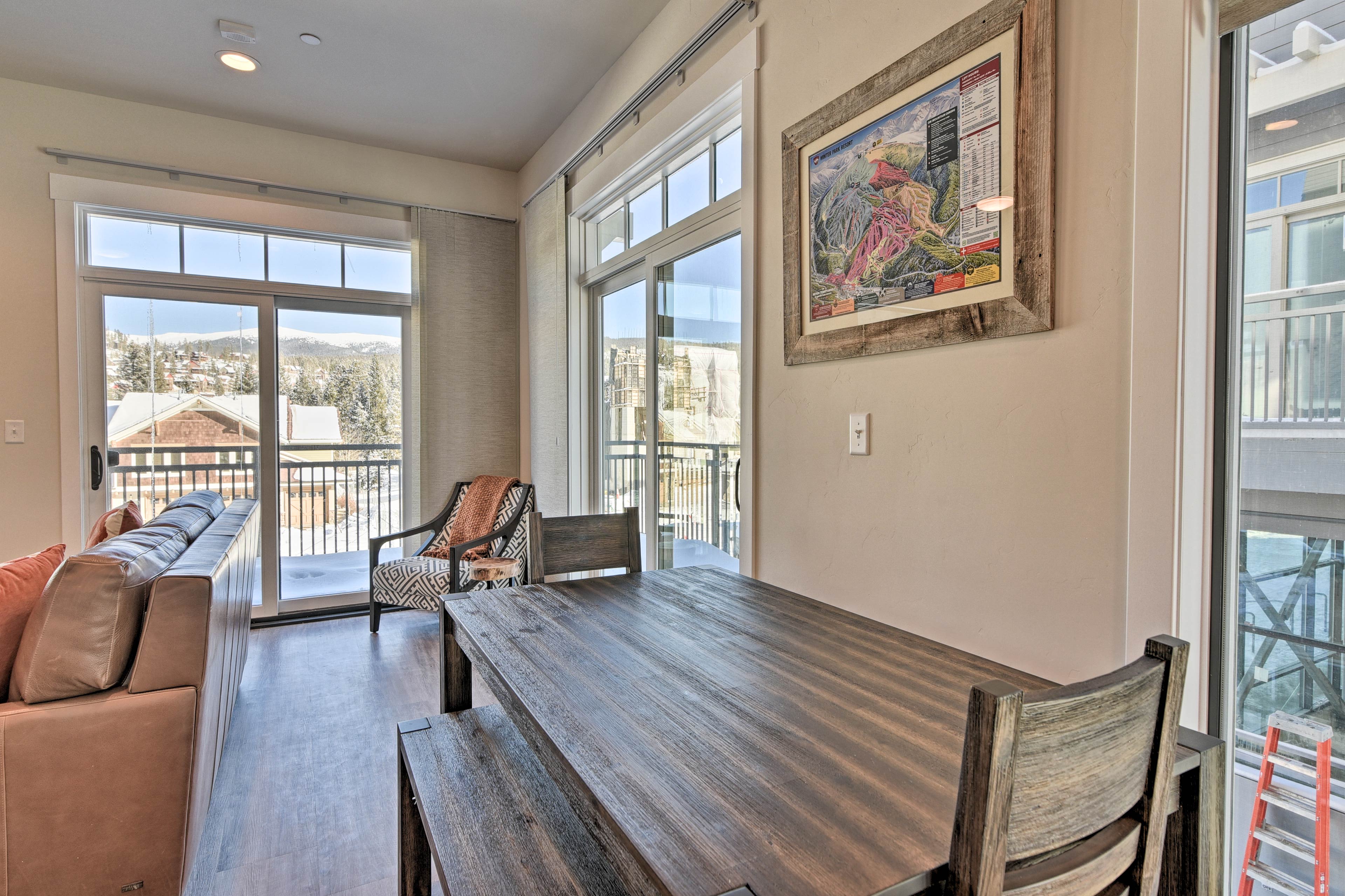 Dining Area | Dishware/Flatware Provided