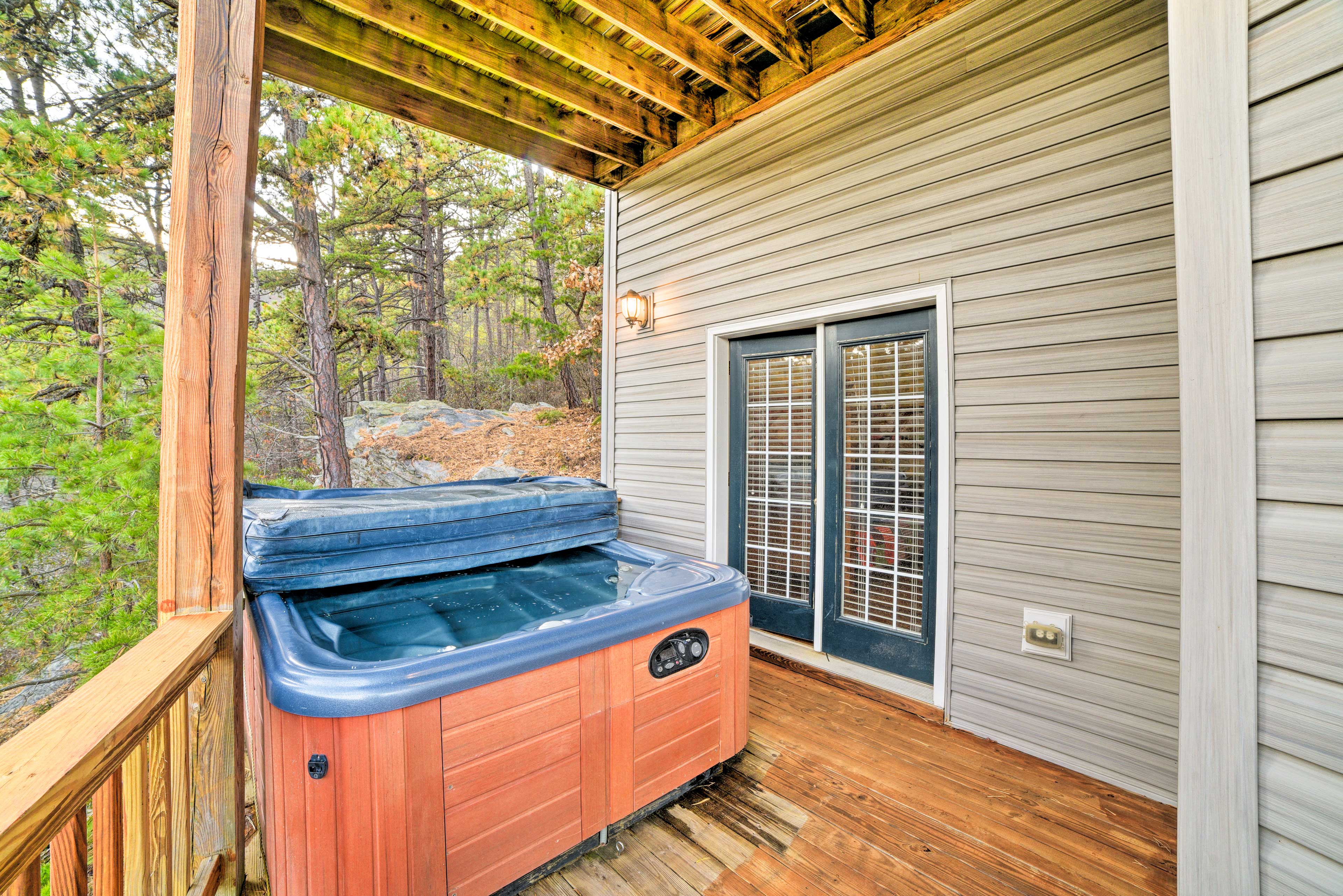 Furnished Deck | Hot Tub