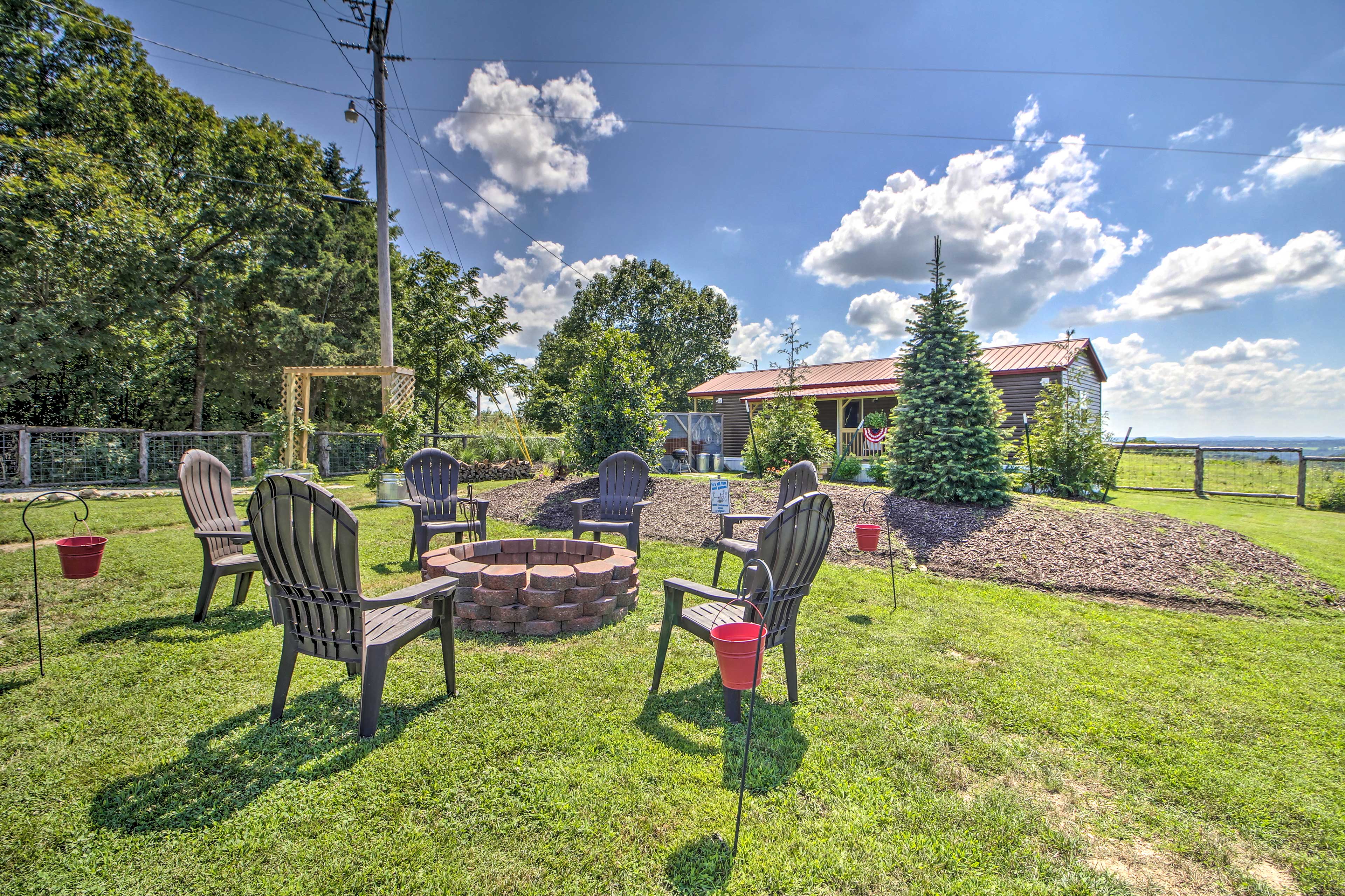 Private Backyard Area | Outdoor Fire Pit