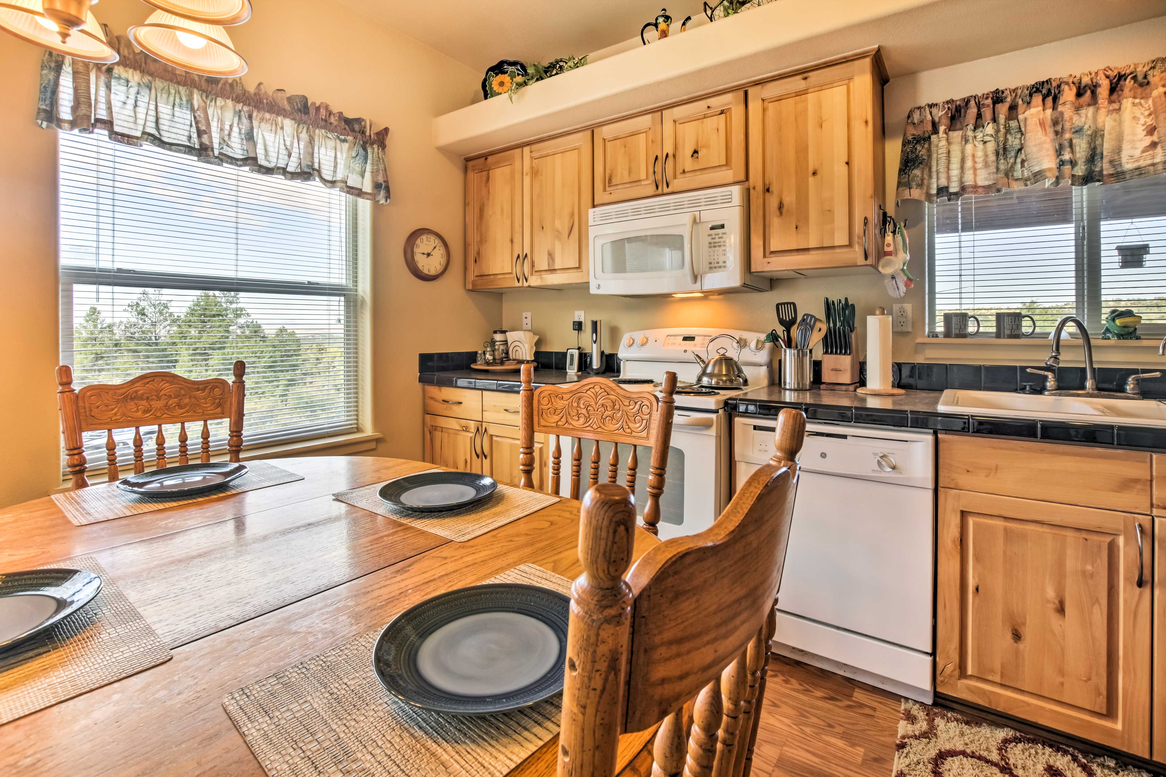 Dining Area | Dishware/Flatware Provided