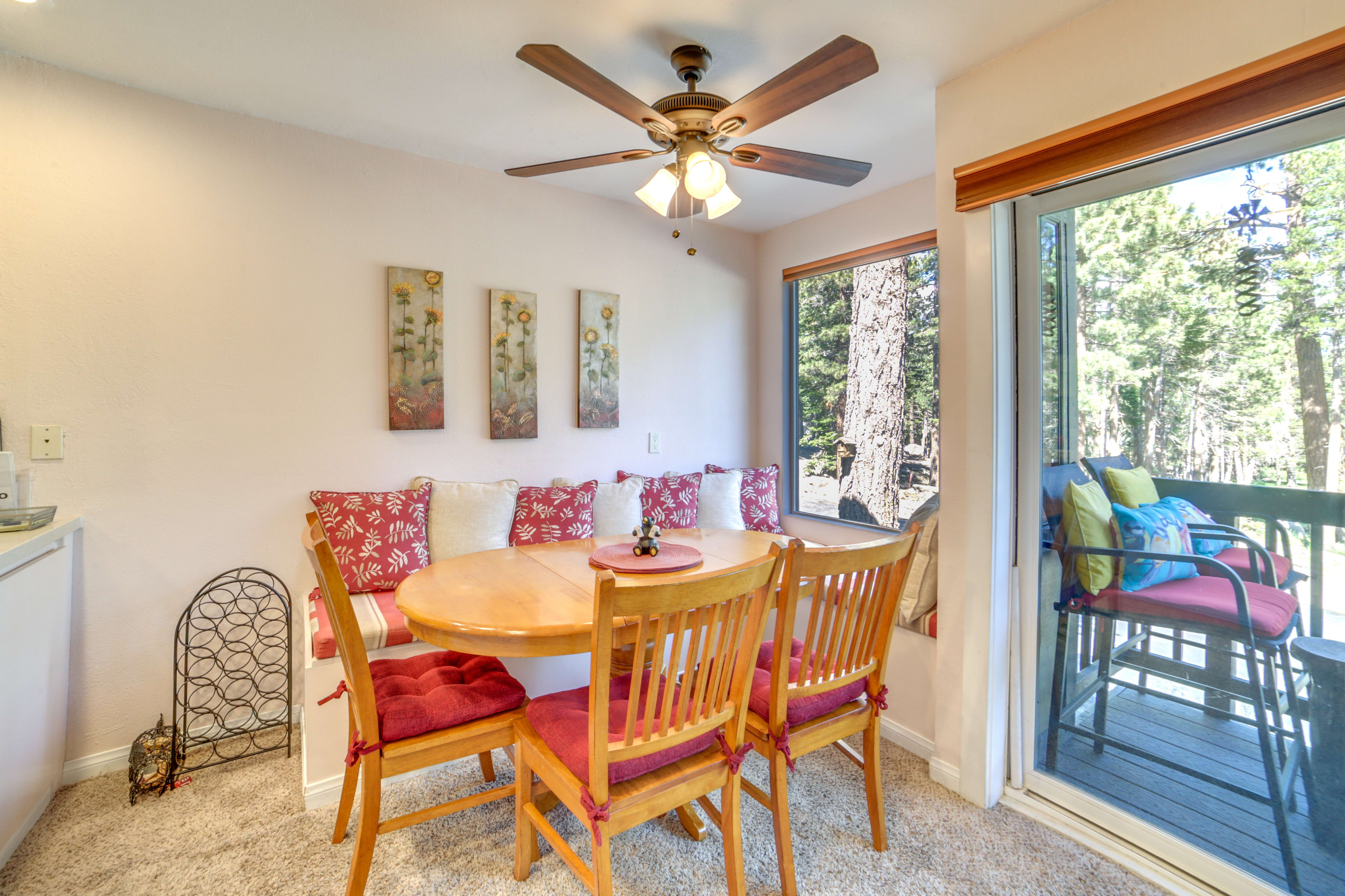 Dining Area | Dishware & Flatware Provided