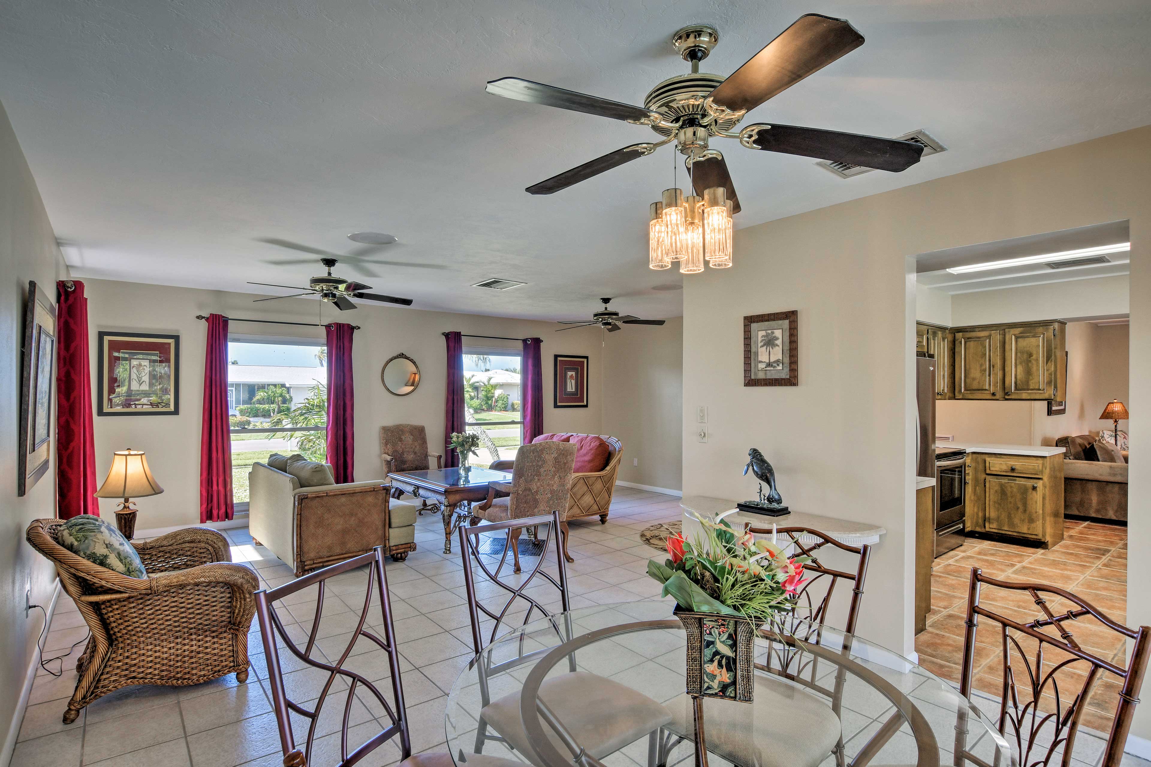 Dining Area | Dishware & Flatware | 1,850 Sq Ft