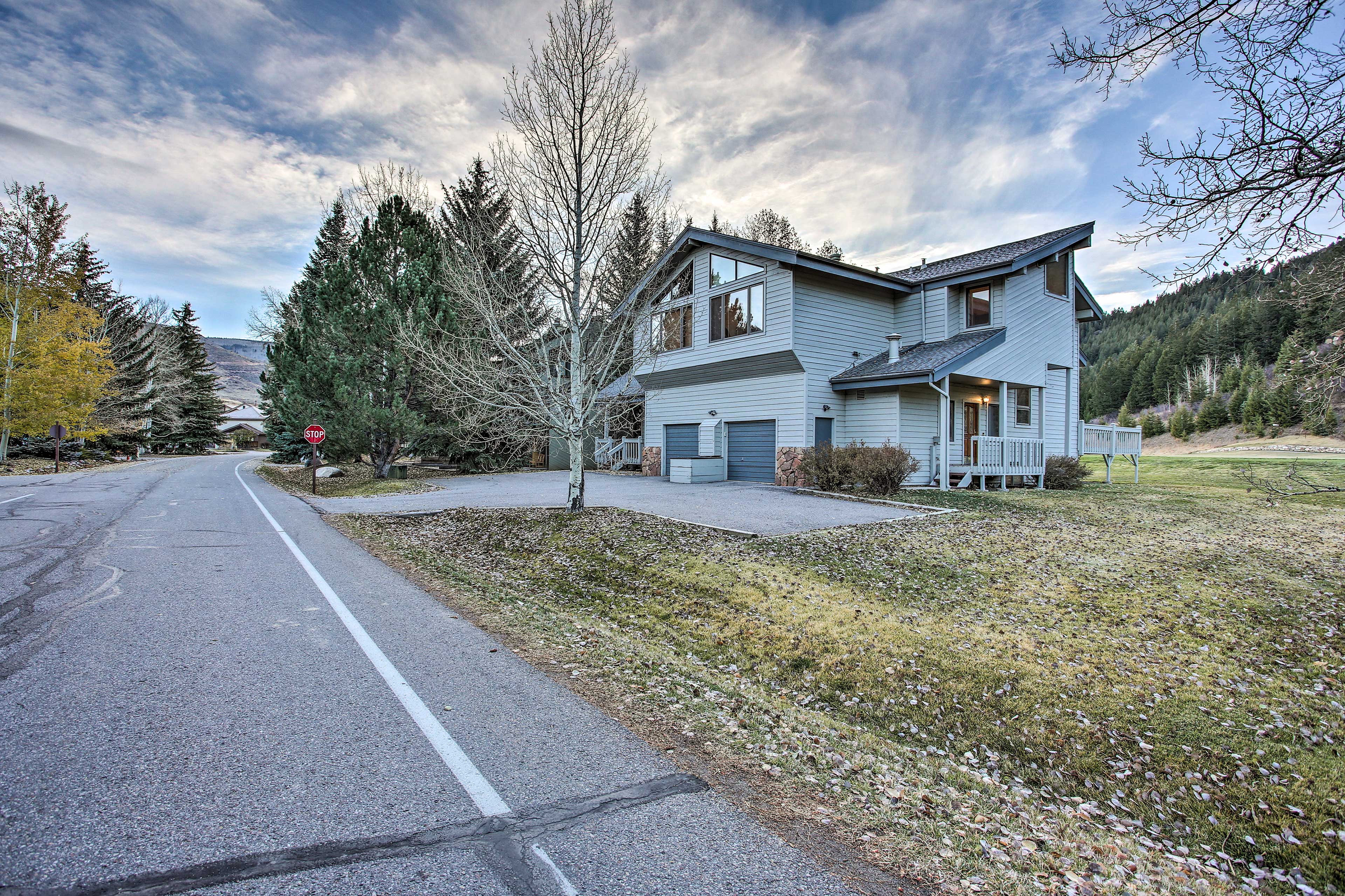 Parking | Driveway (3 Vehicles) | Garage (1 Vehicle)