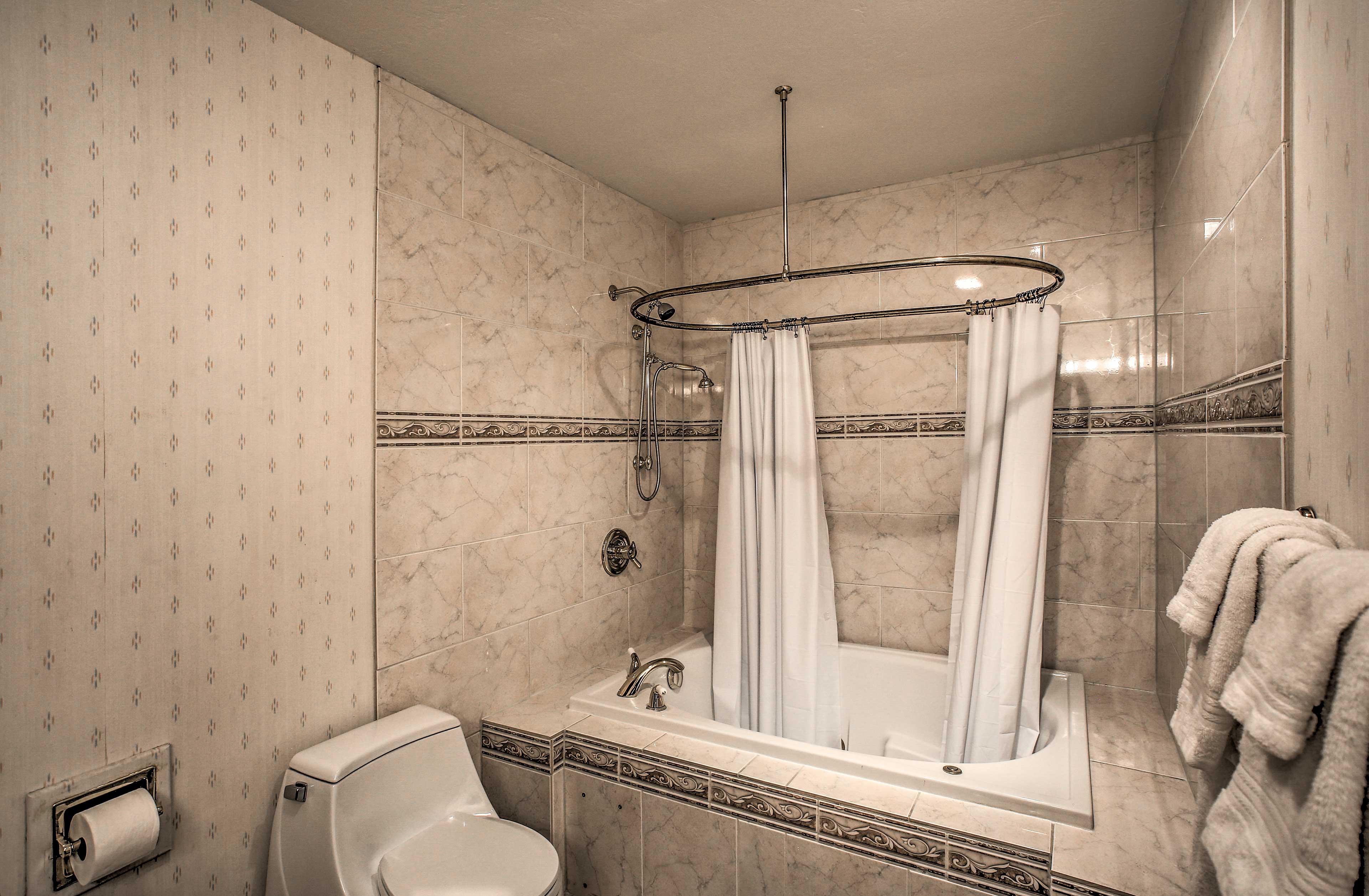 Full Bathroom | Towels & Linens Provided