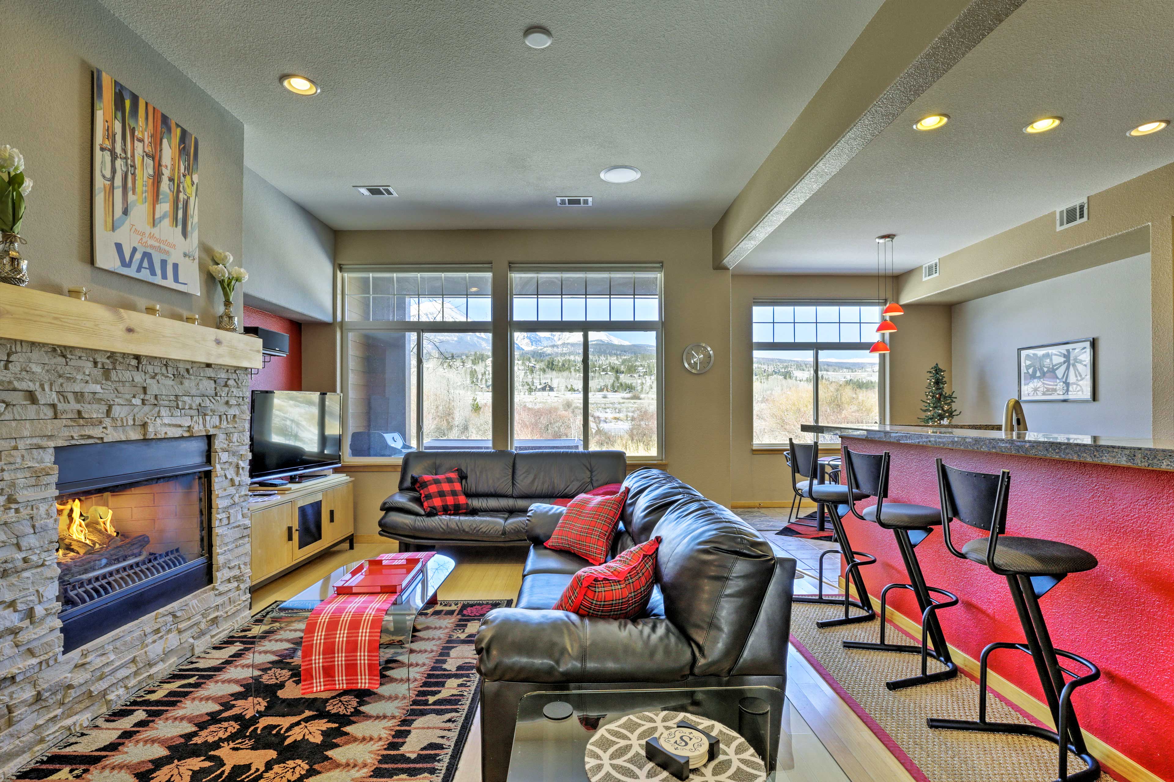 Base your outdoor adventures in the surrounding mountain from this townhome.