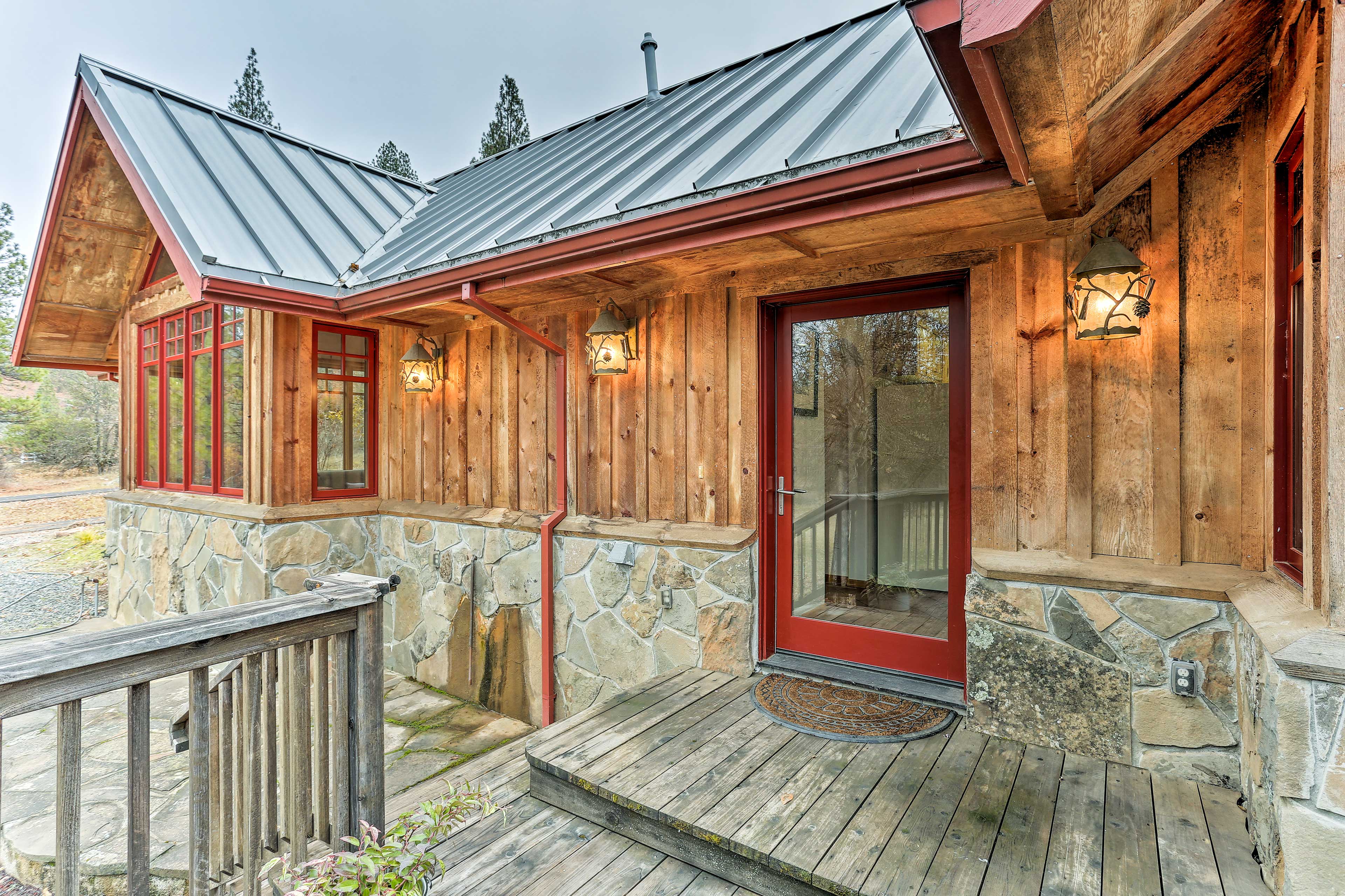 The cabin boasts tasteful pops of red across the exterior.