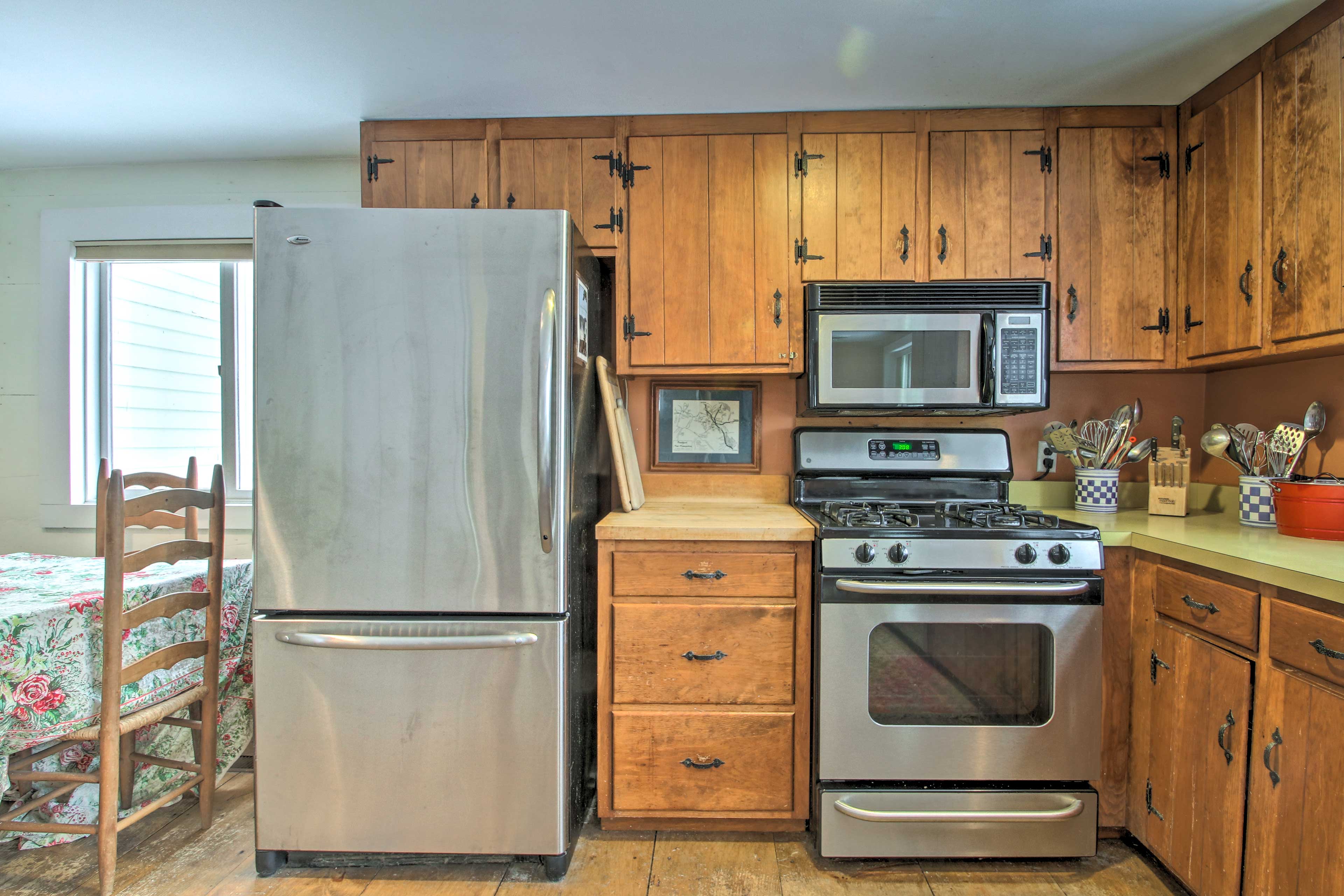 Kitchen | Cooking Basics | Coffee Maker | Paper Towels/Trash Bags Provided