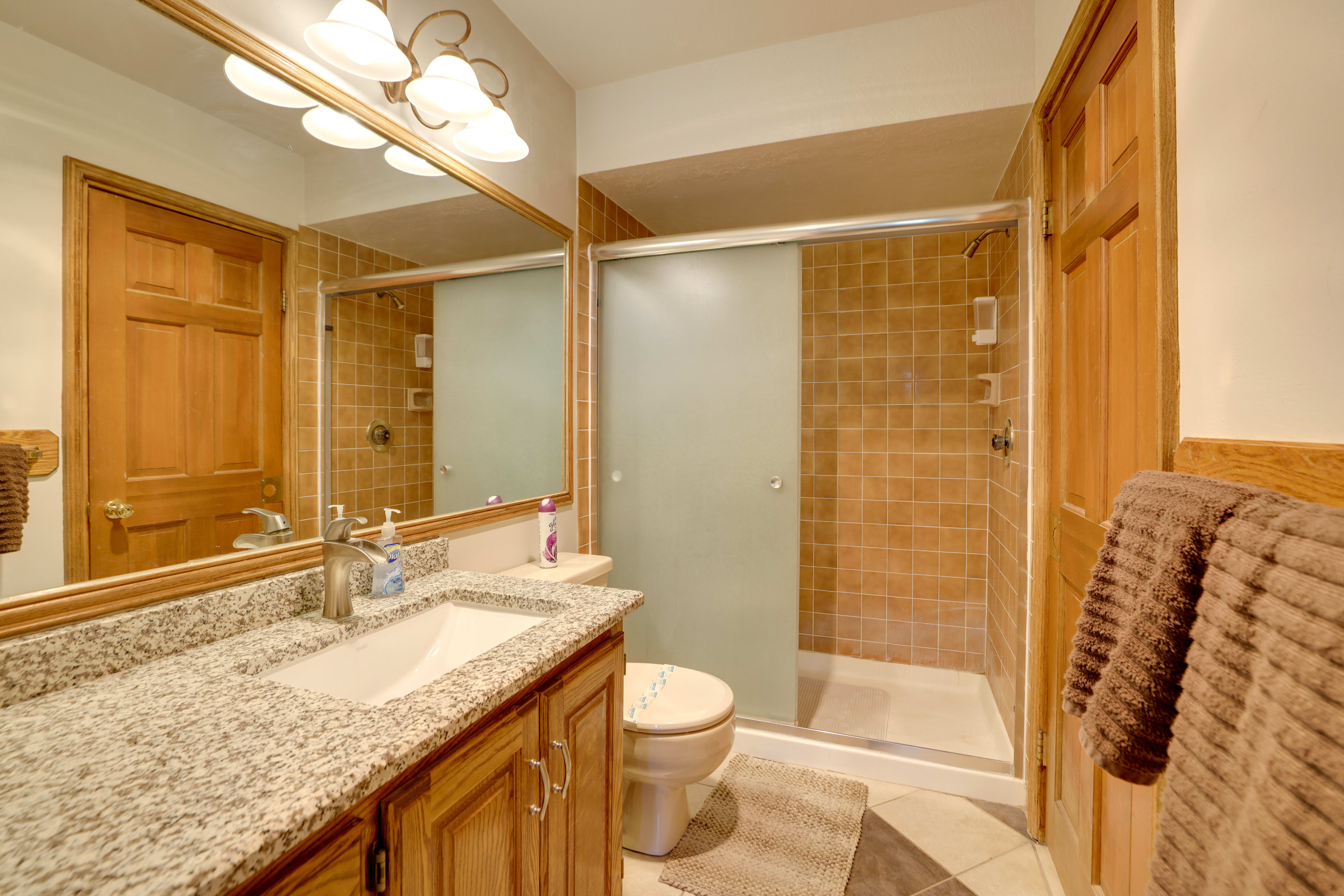 Full Bathroom | Towels & Linens Provided