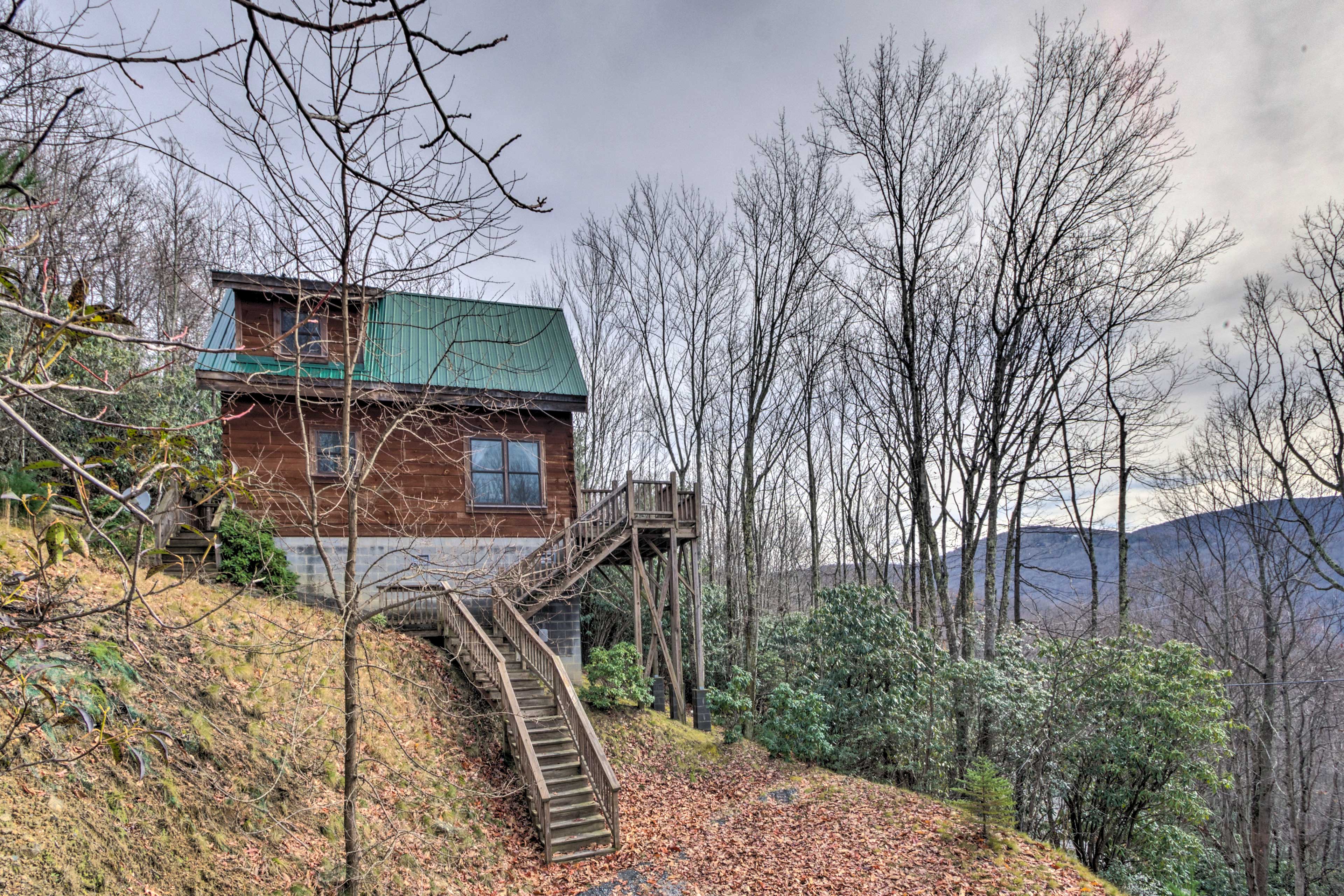 This charming cabin is perched on a hilltop for unforgettable views.