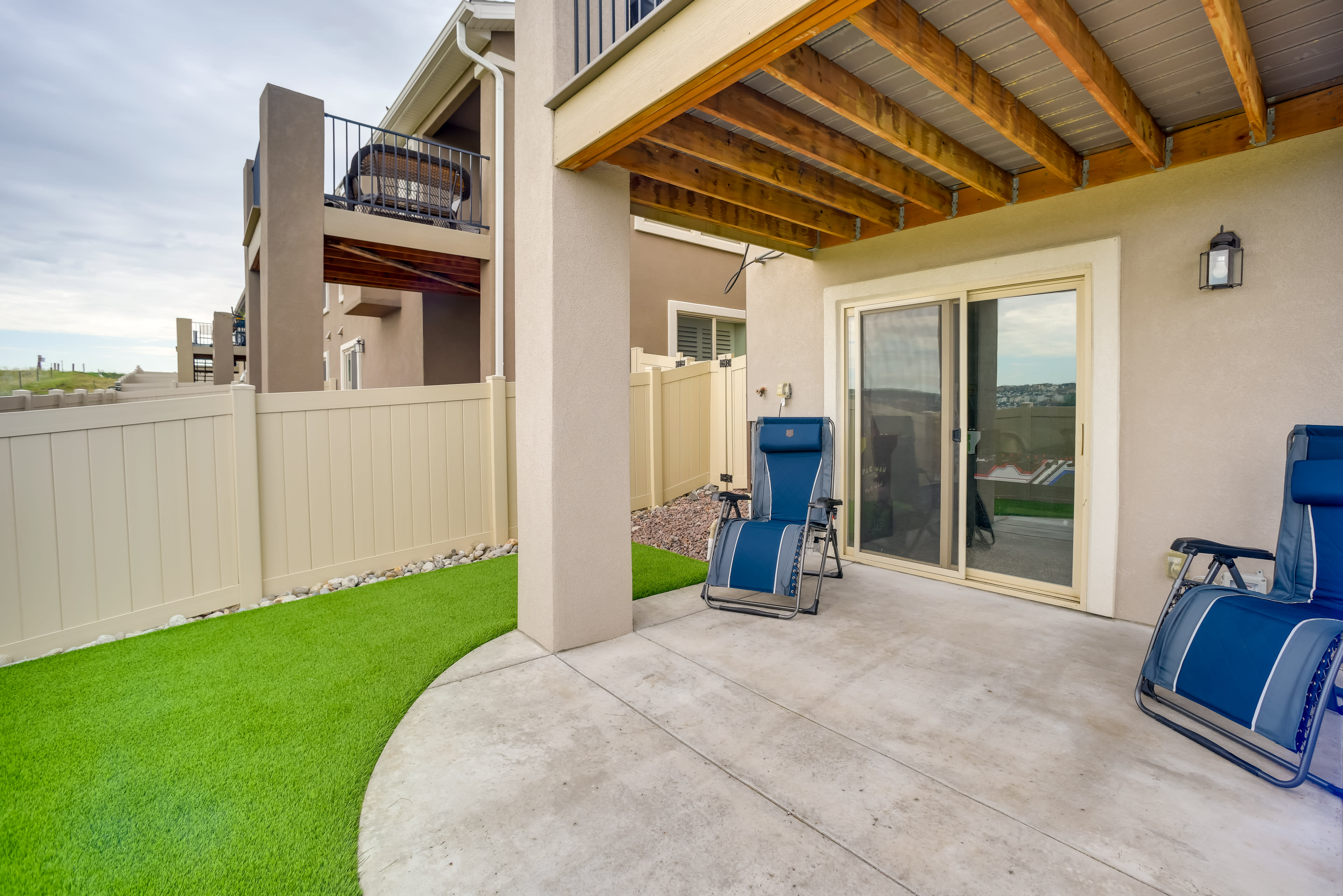 Fenced Yard | Outdoor Seating | Outdoor Dining