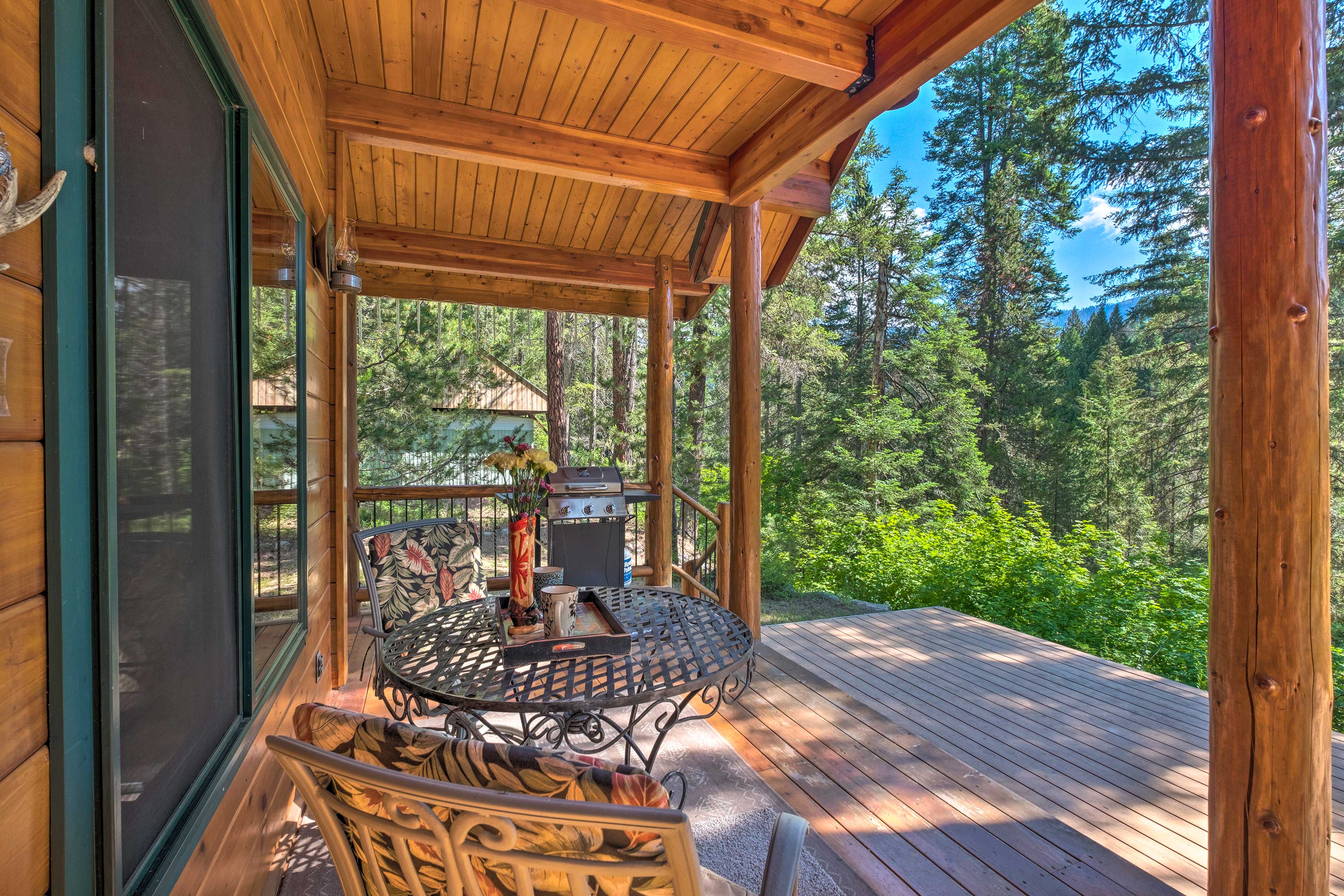 Private Porch w/ Gas Grill