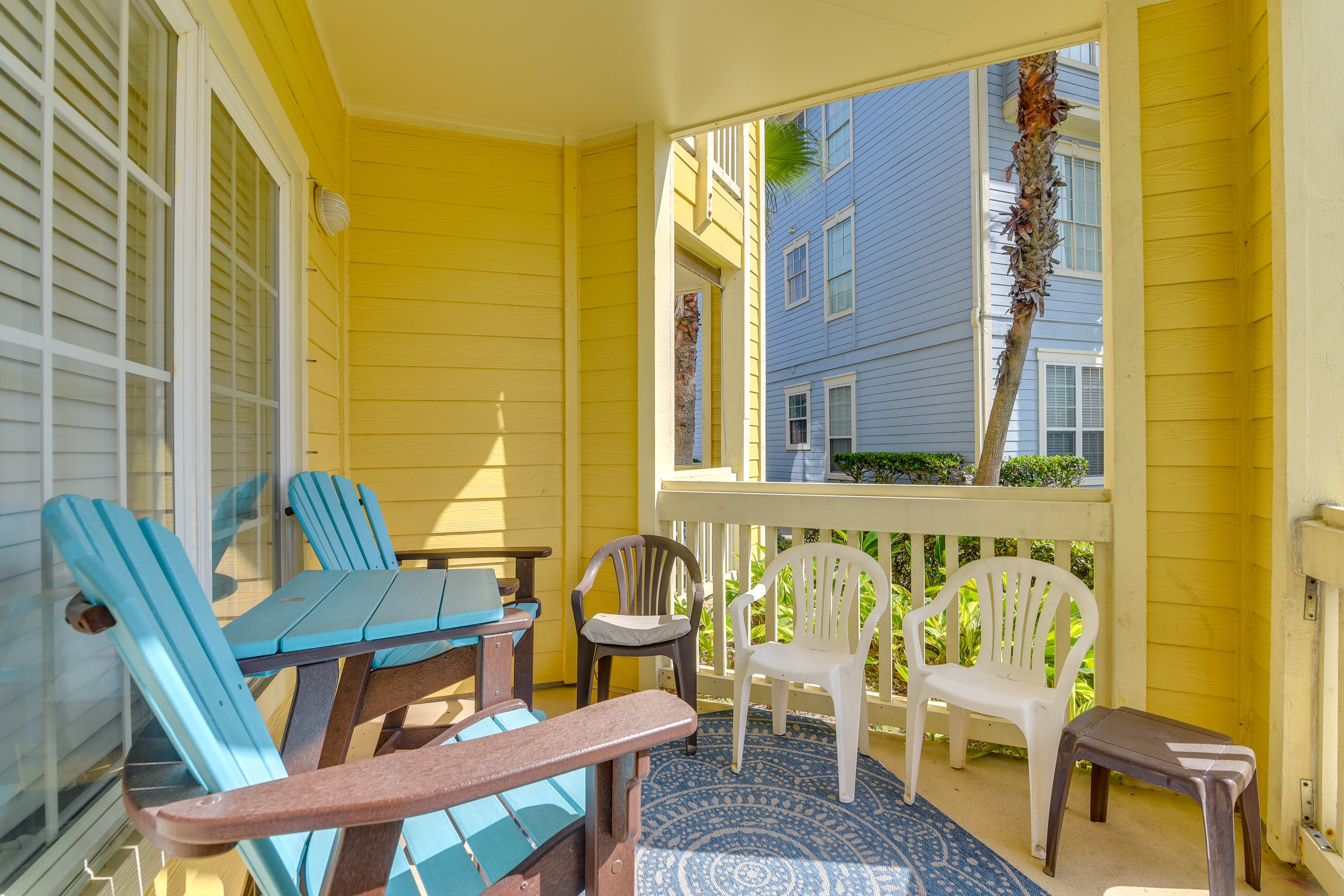 Private Pool-Side Deck