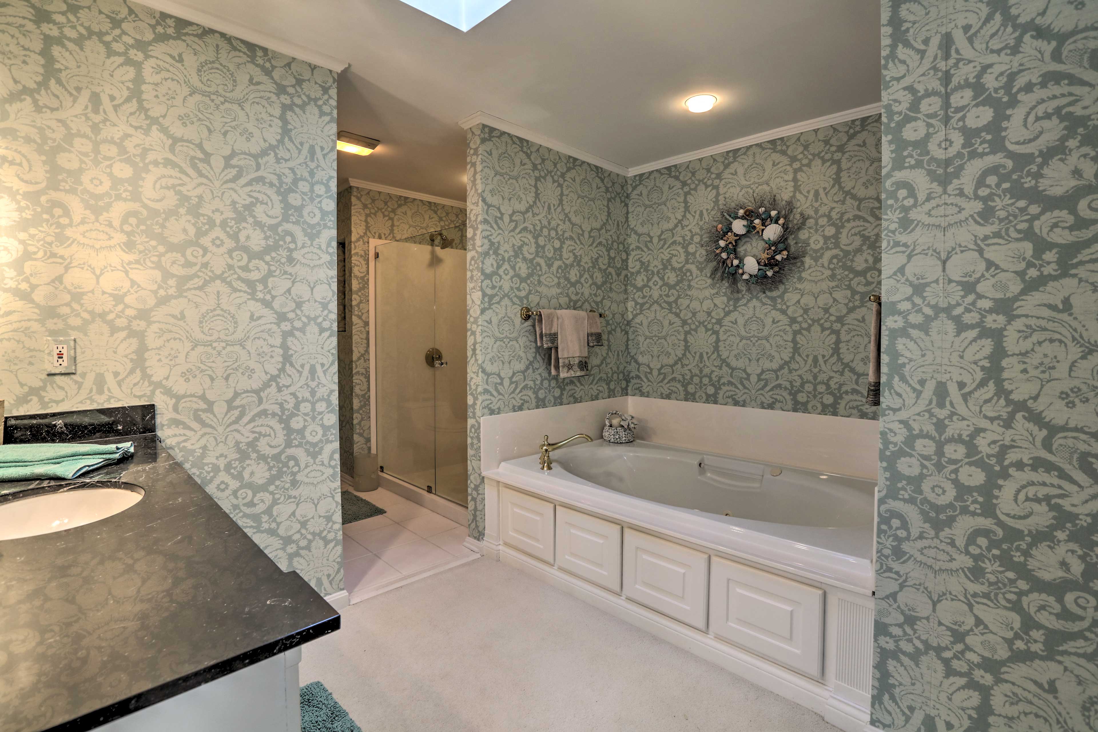 En-Suite Bathroom | Towels & Linens Provided