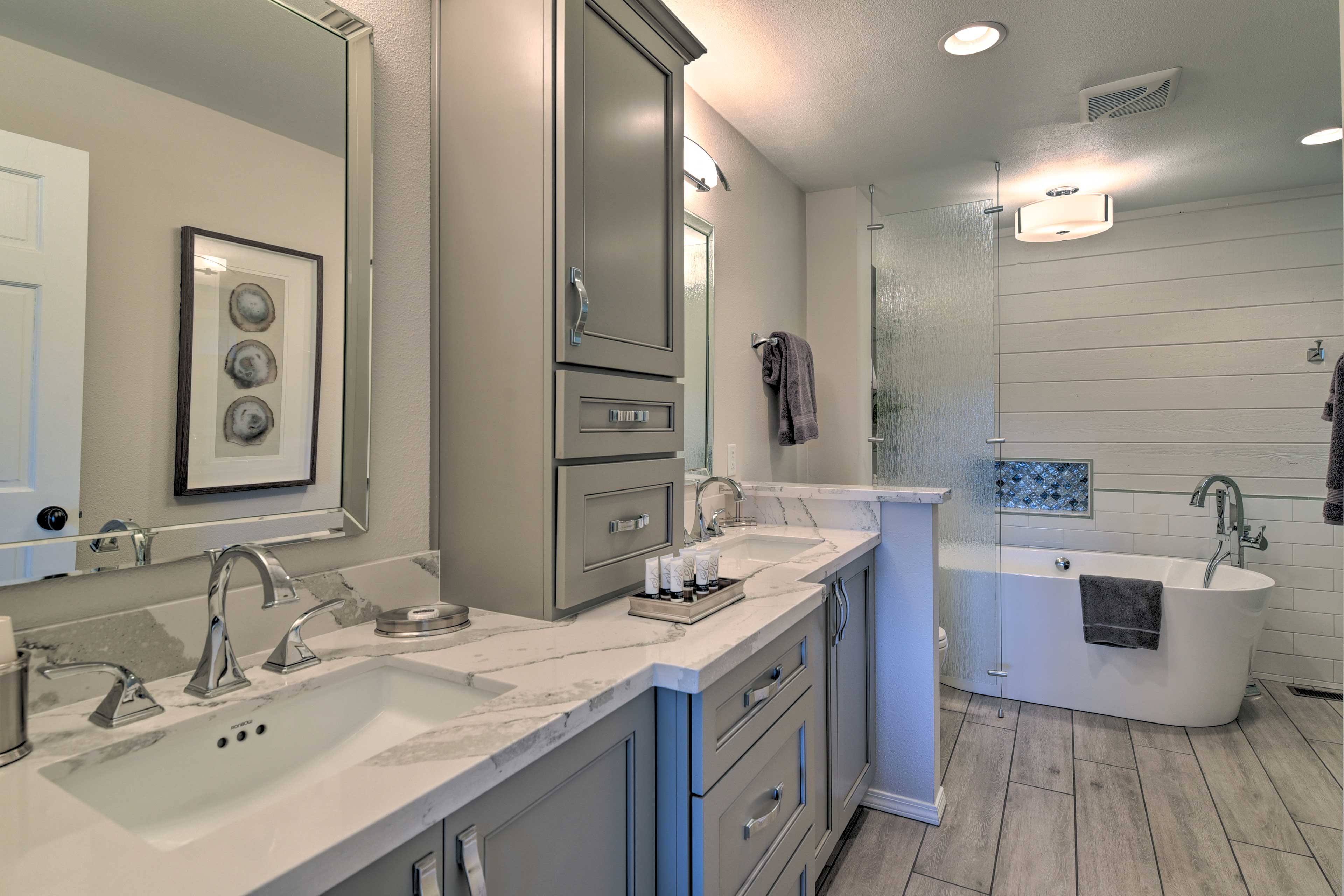 En-Suite Bathroom | Linens/Towels