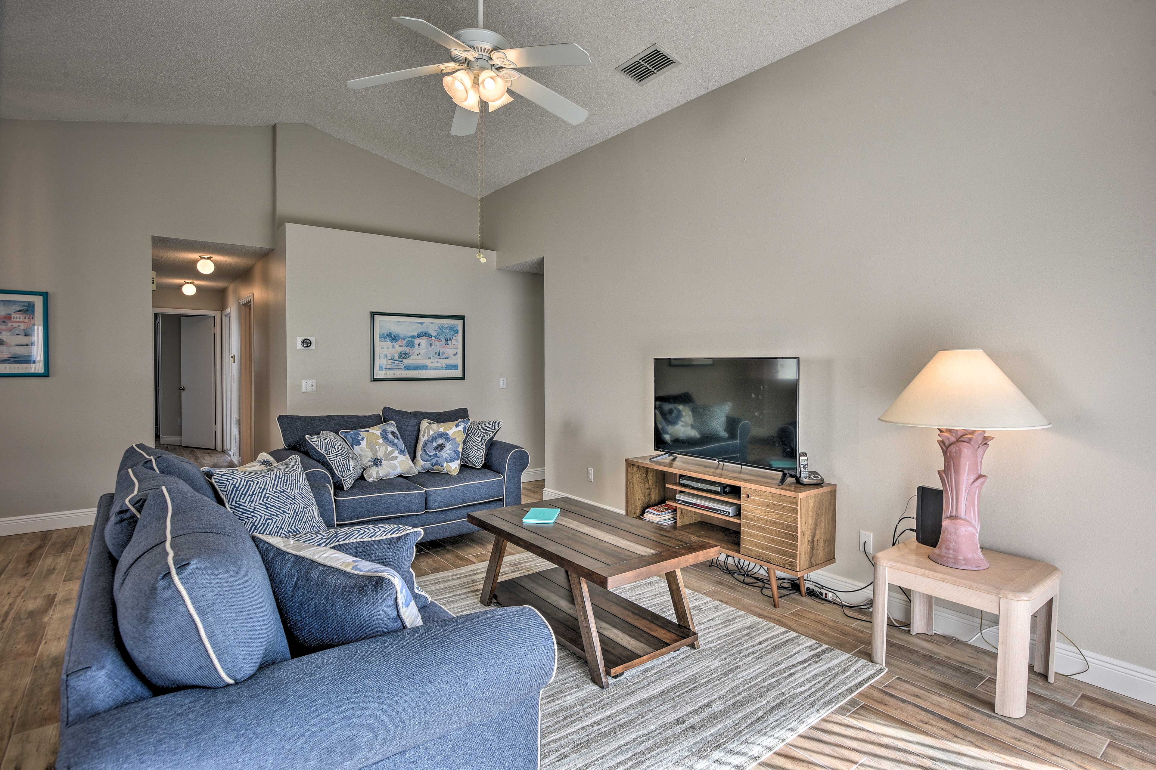 This 3-bedroom, 2-bath Kissimmee home offers 6 guests a relaxing stay.
