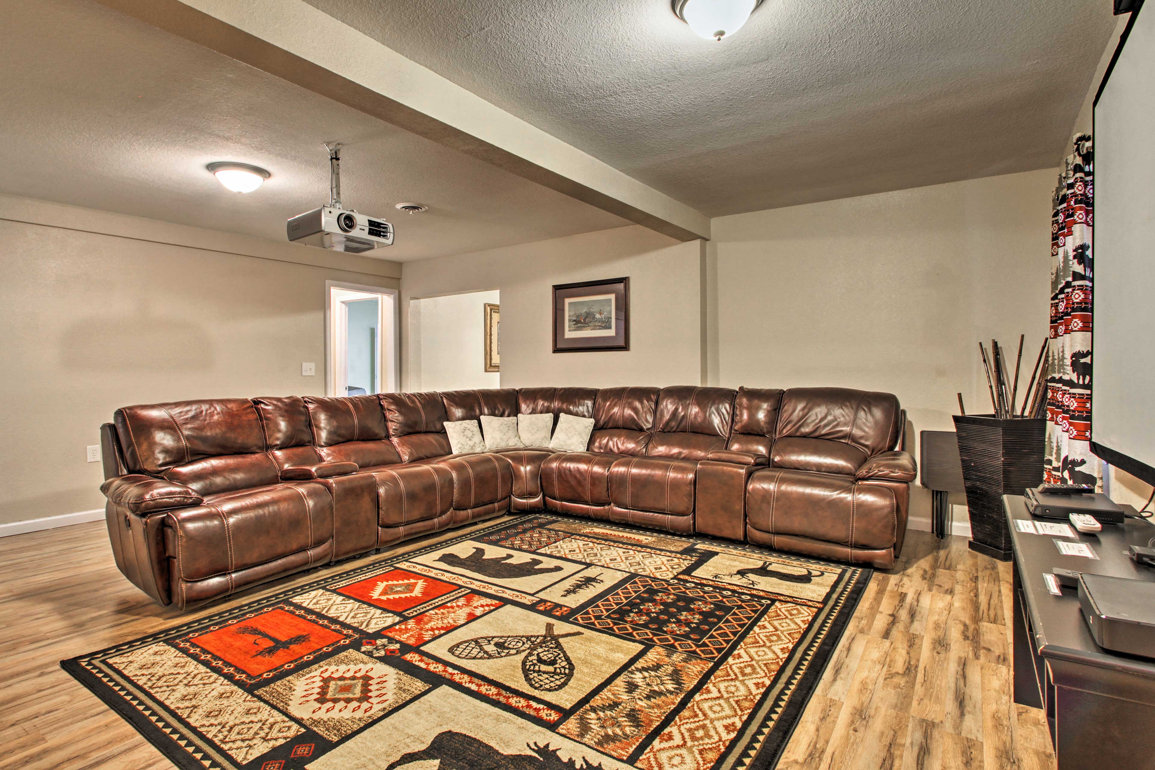 Spread out and kick back on the leather recliners.