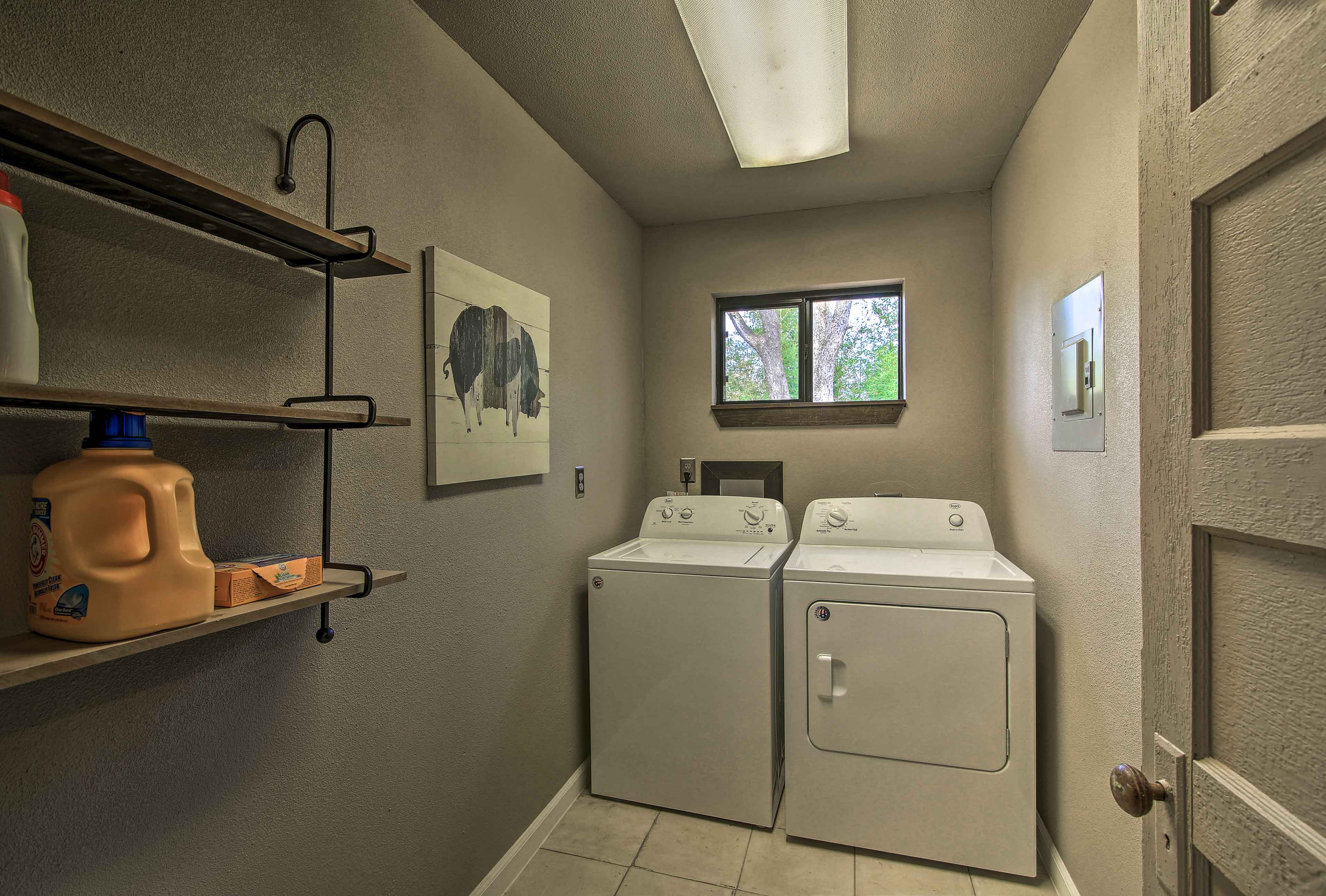 The cabin has in-unit laundry machines.