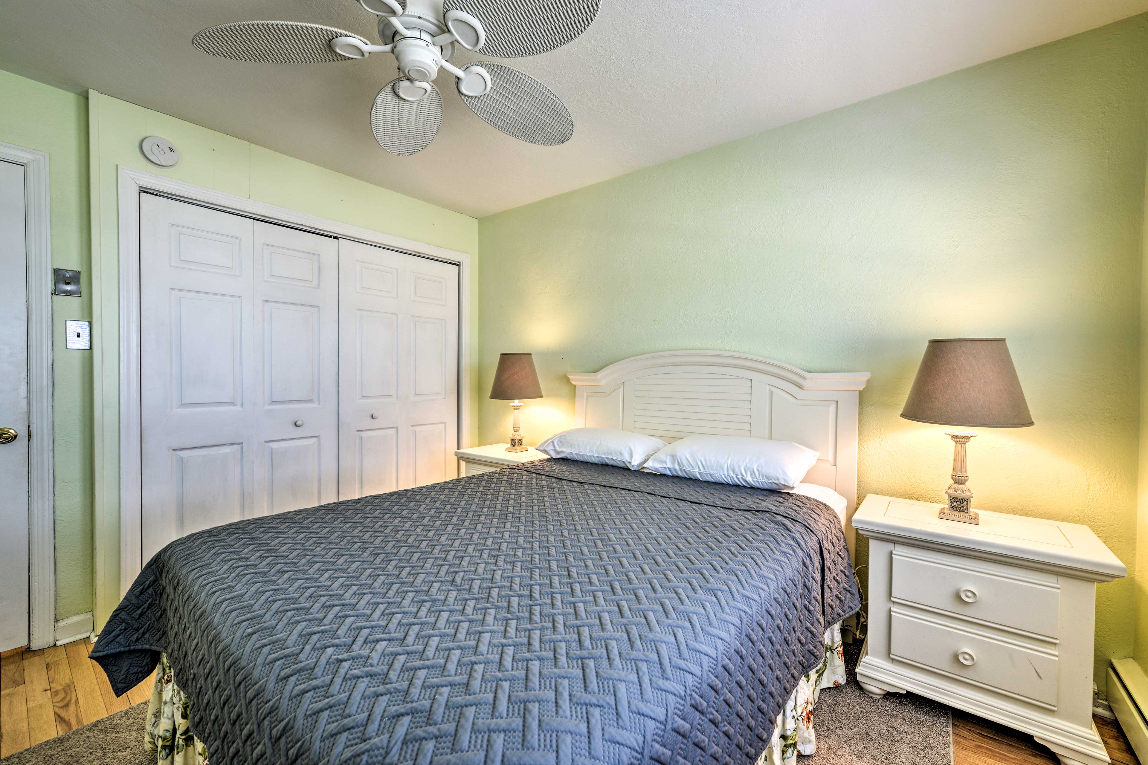 Sleep soundly in this comfortable room.