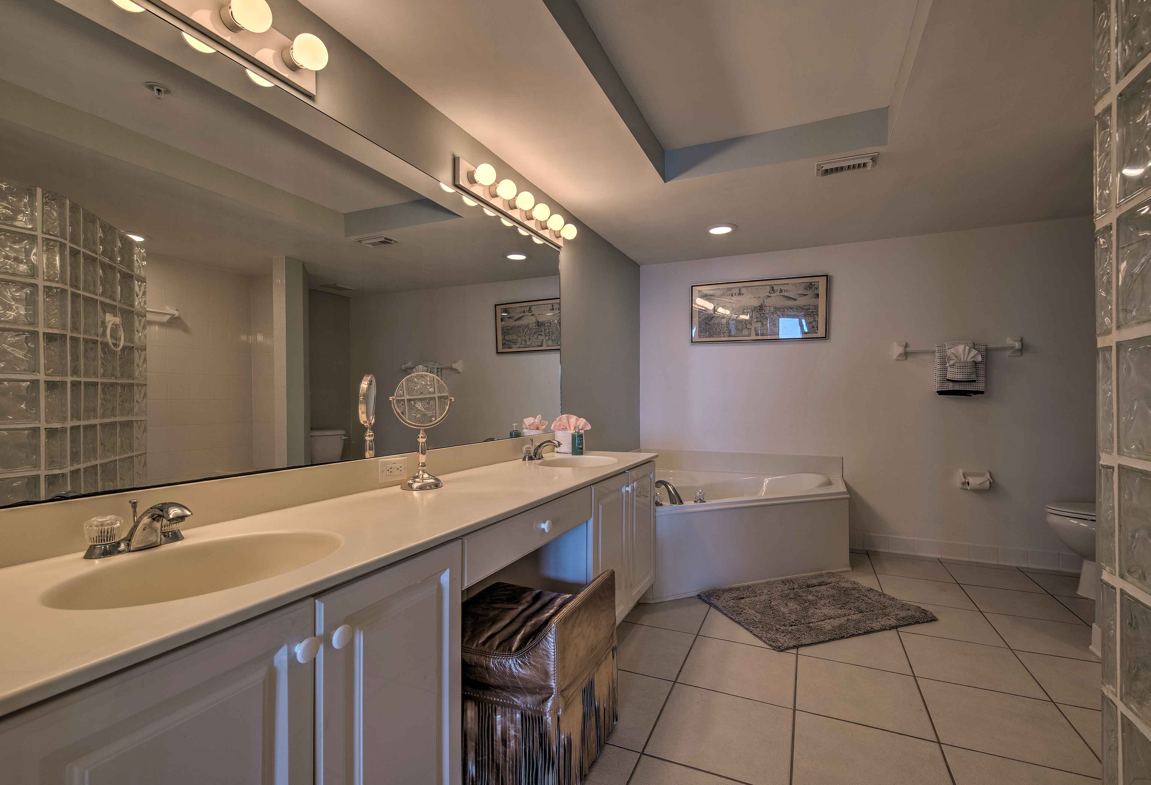 En-Suite Bathroom | Towels Provided | Complimentary Toiletries