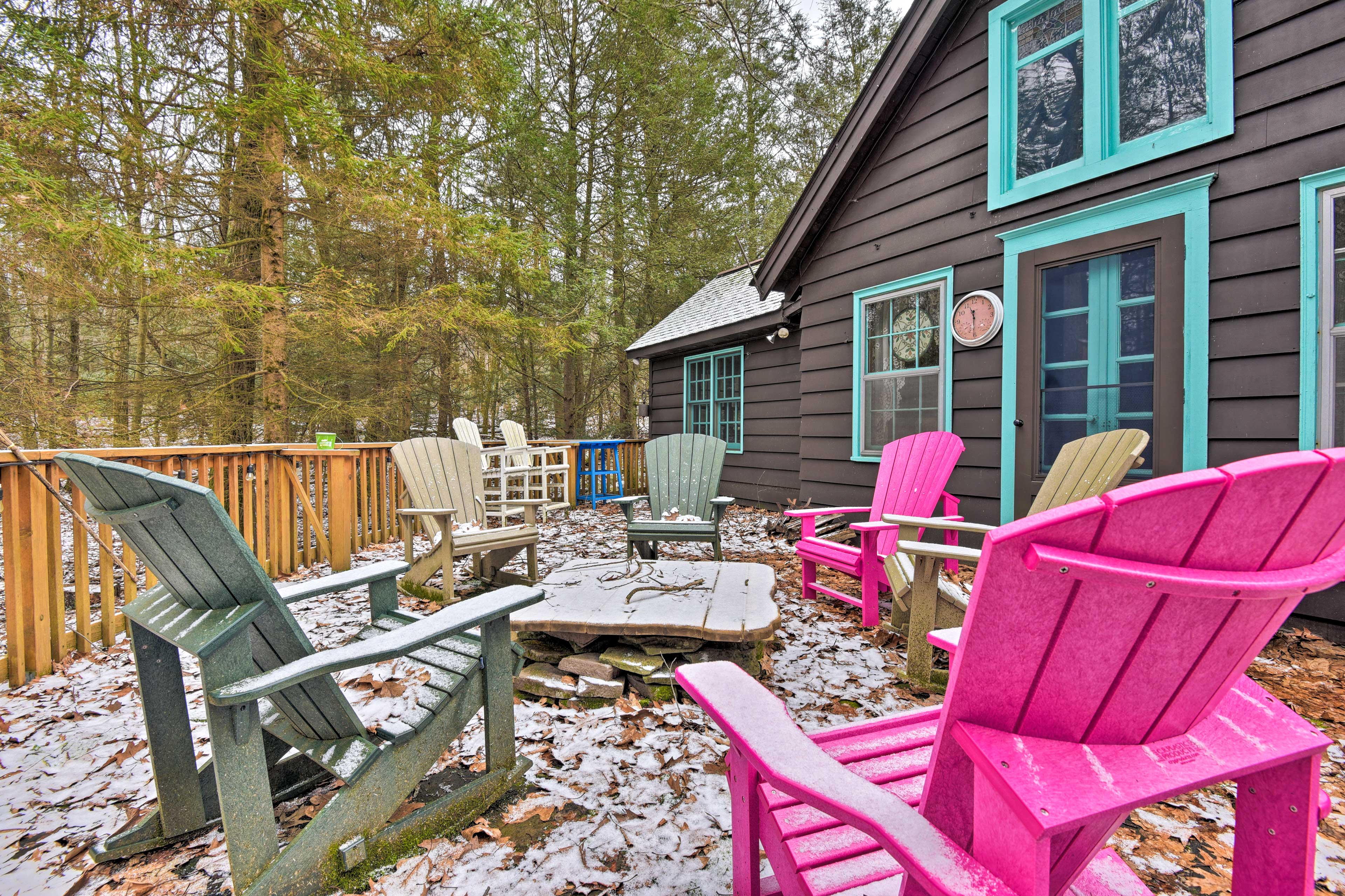 Deck | Fire Pit | Outdoor Seating Areas