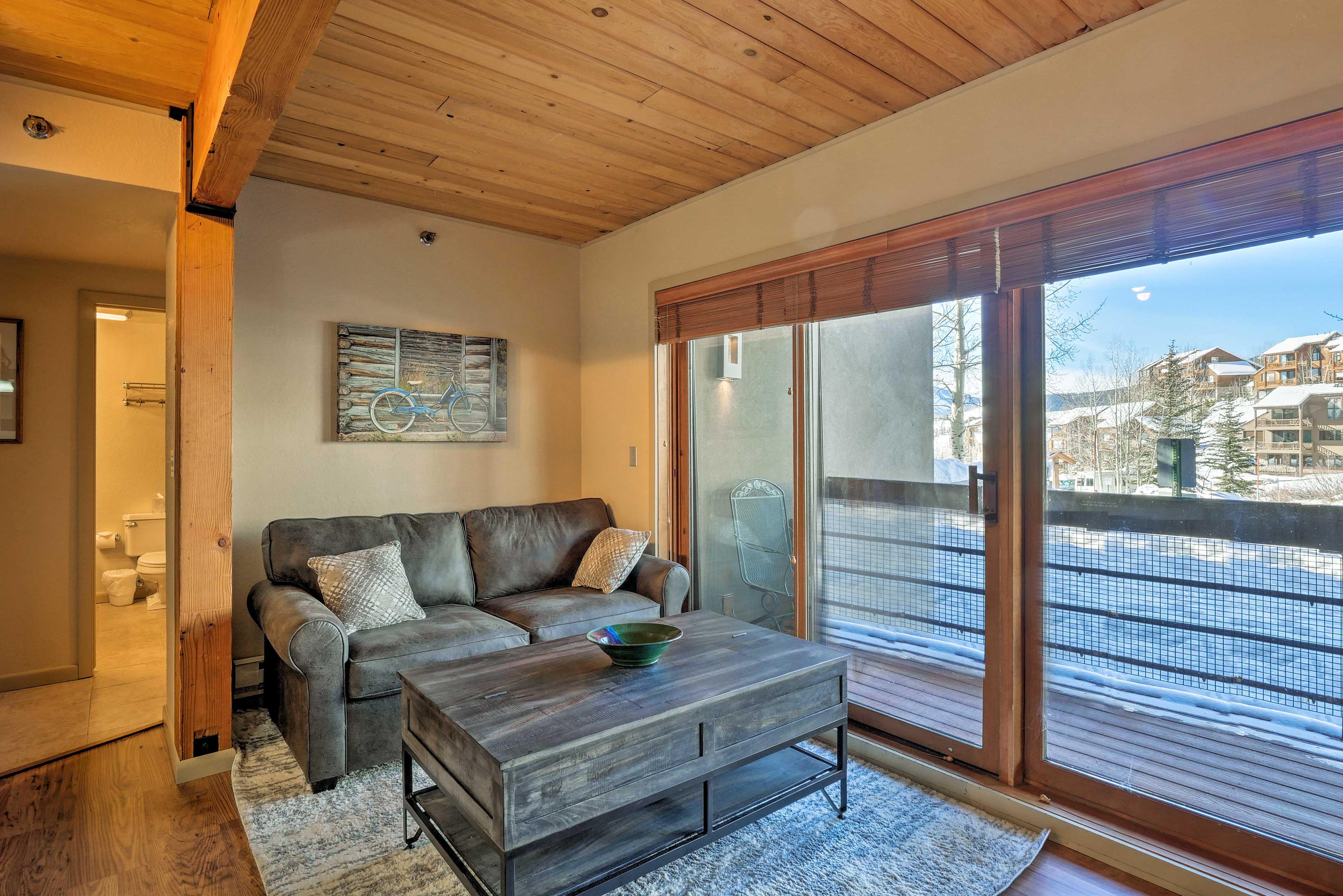 Cuddle up on the full sleeper sofa in perfect view of the mountains.