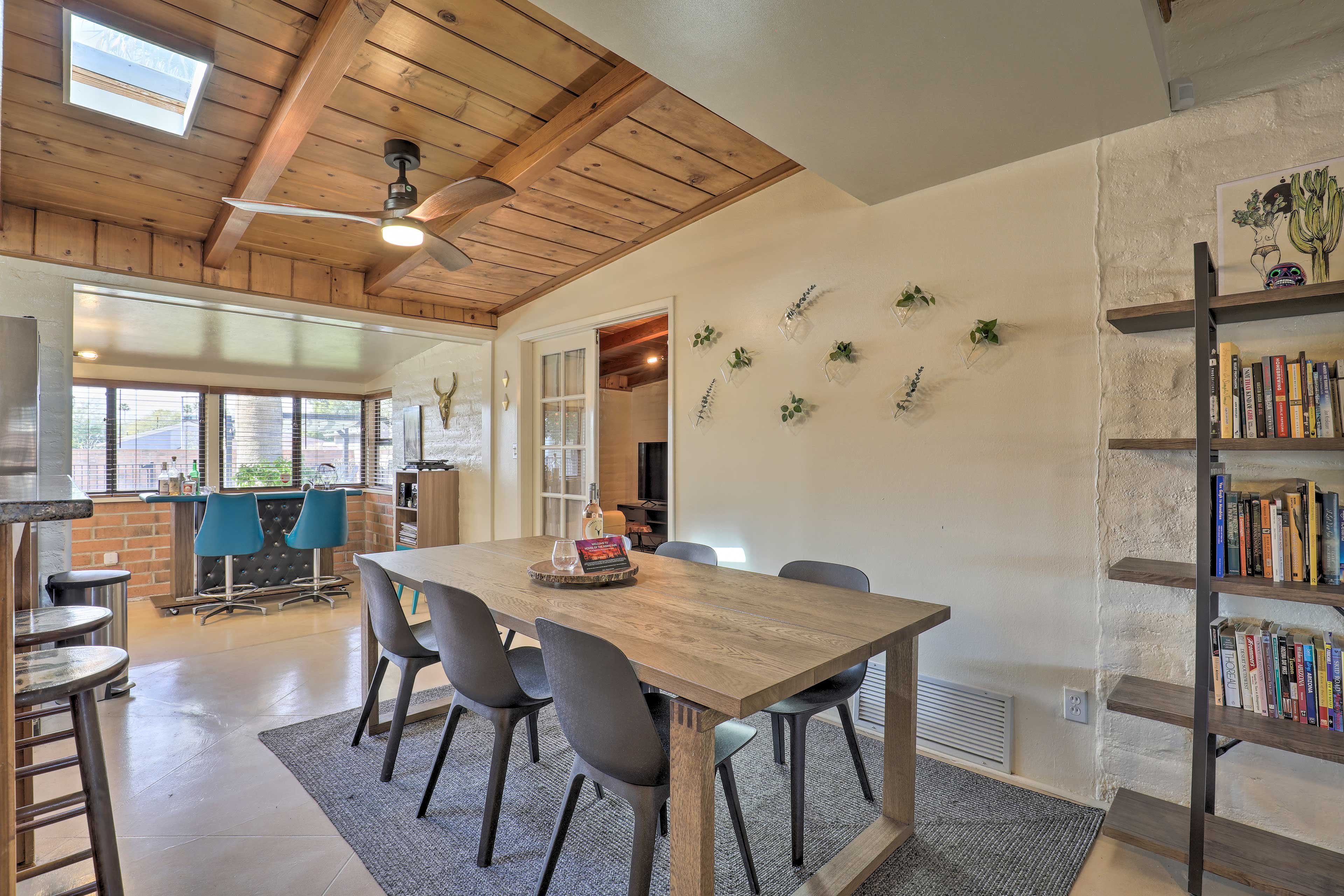 Dining Area | Dishware Provided