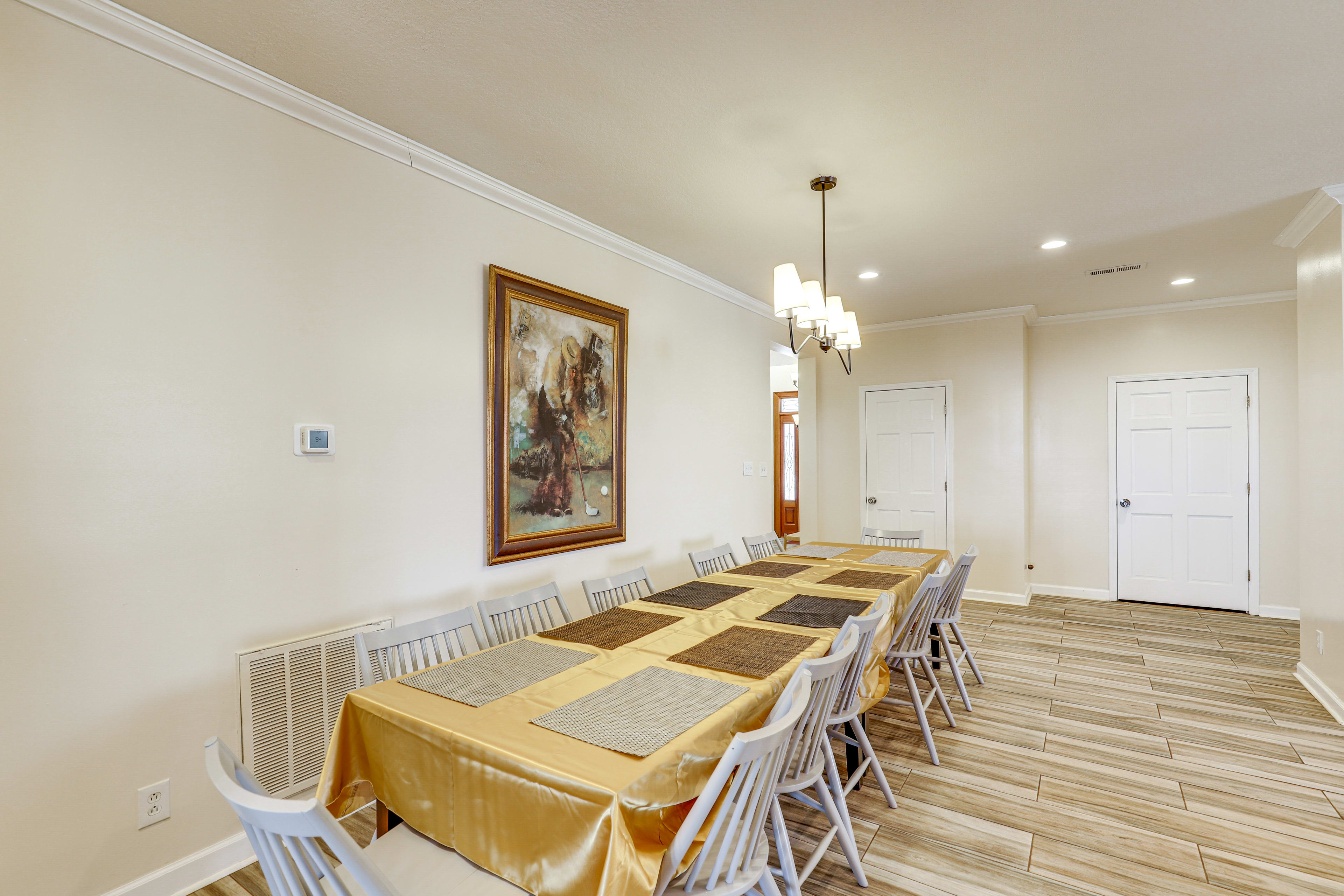 Dining Area | Dishes & Flatware Provided