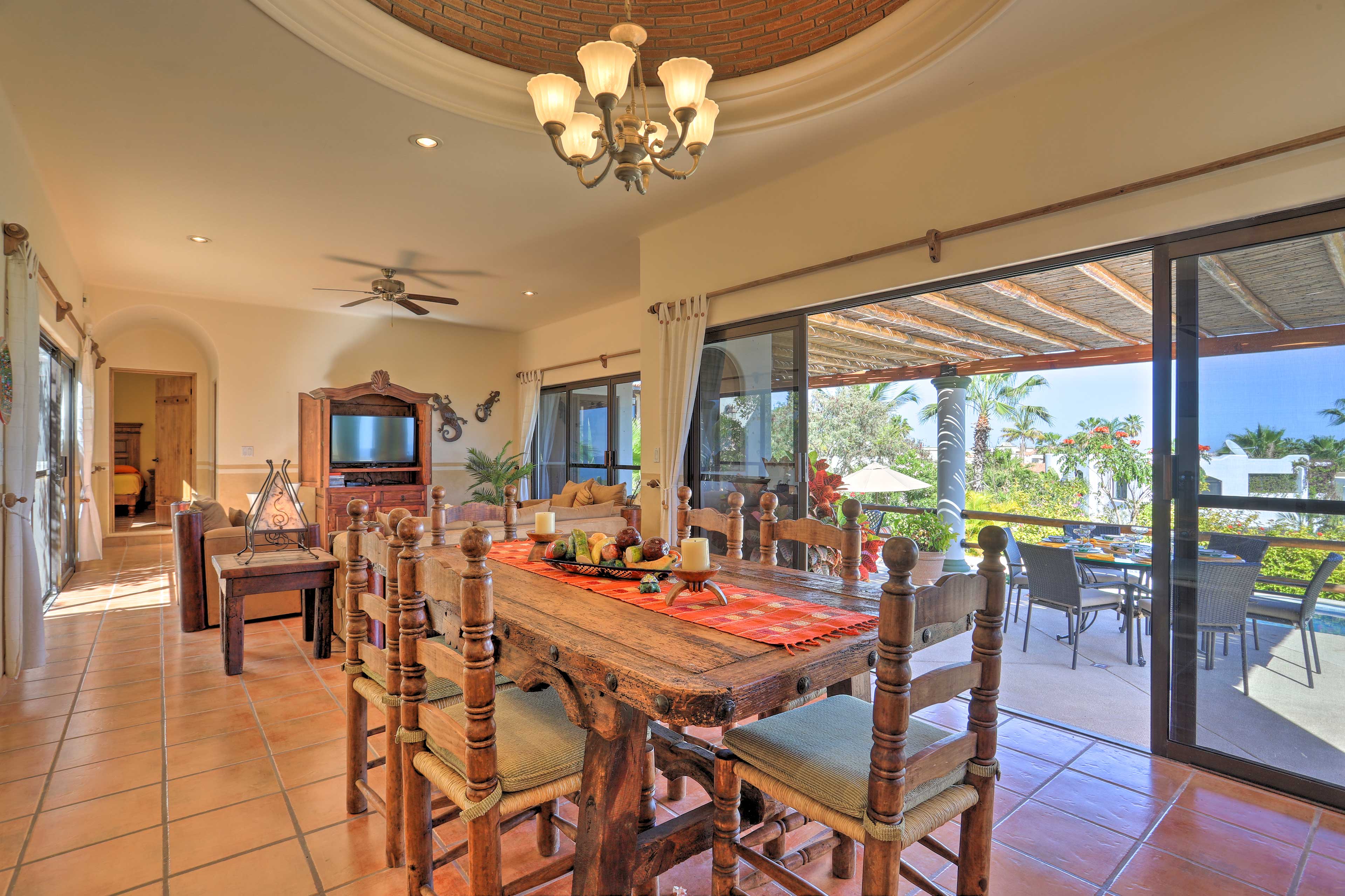 Interior | Dining Area