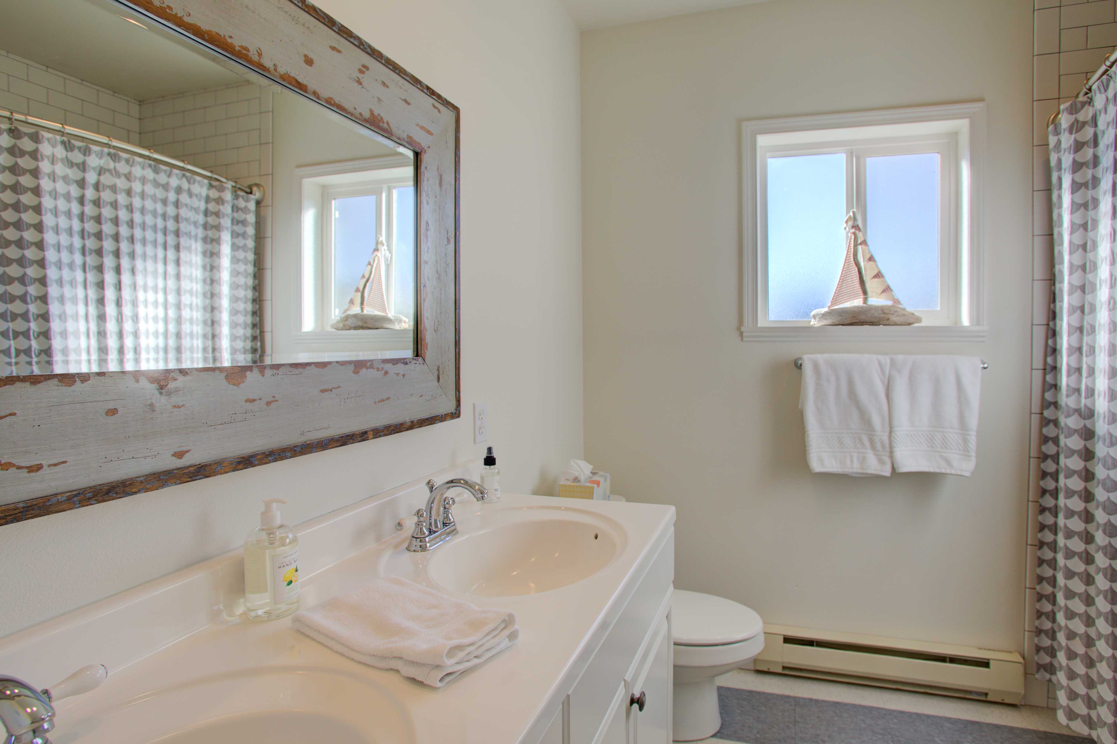 Full Bathroom | Towels & Linens Provided