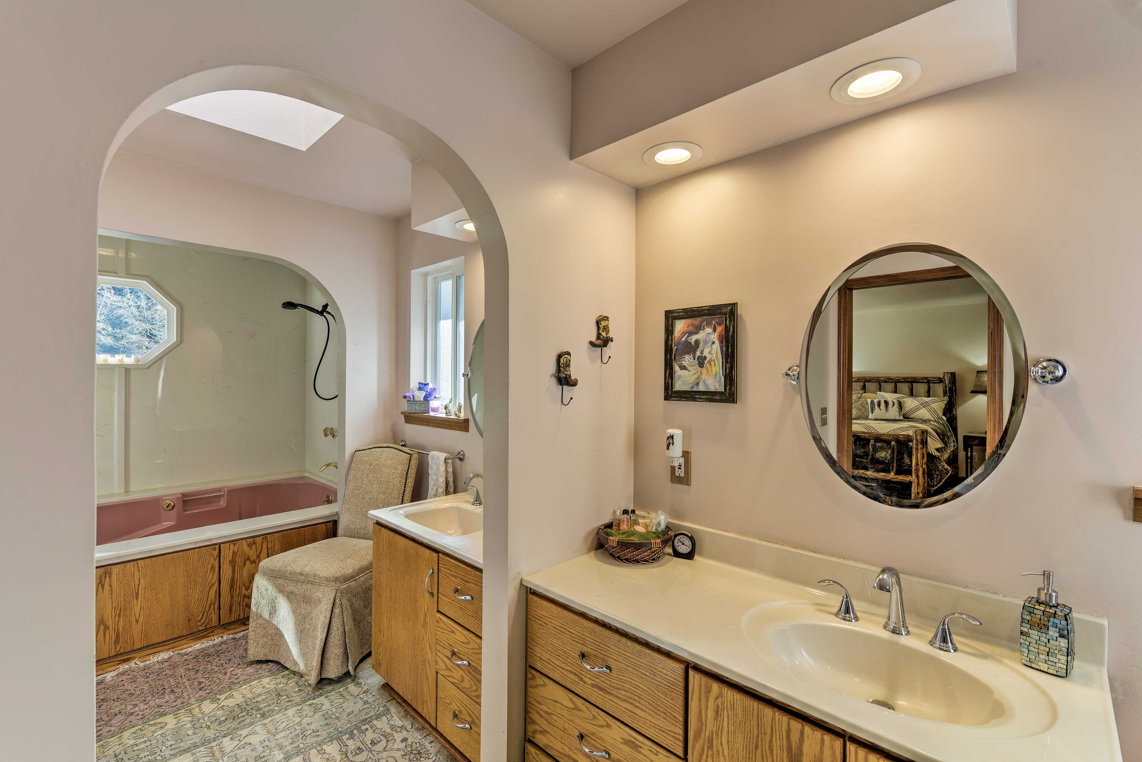 Full Bathroom | Towels & Linens Provided