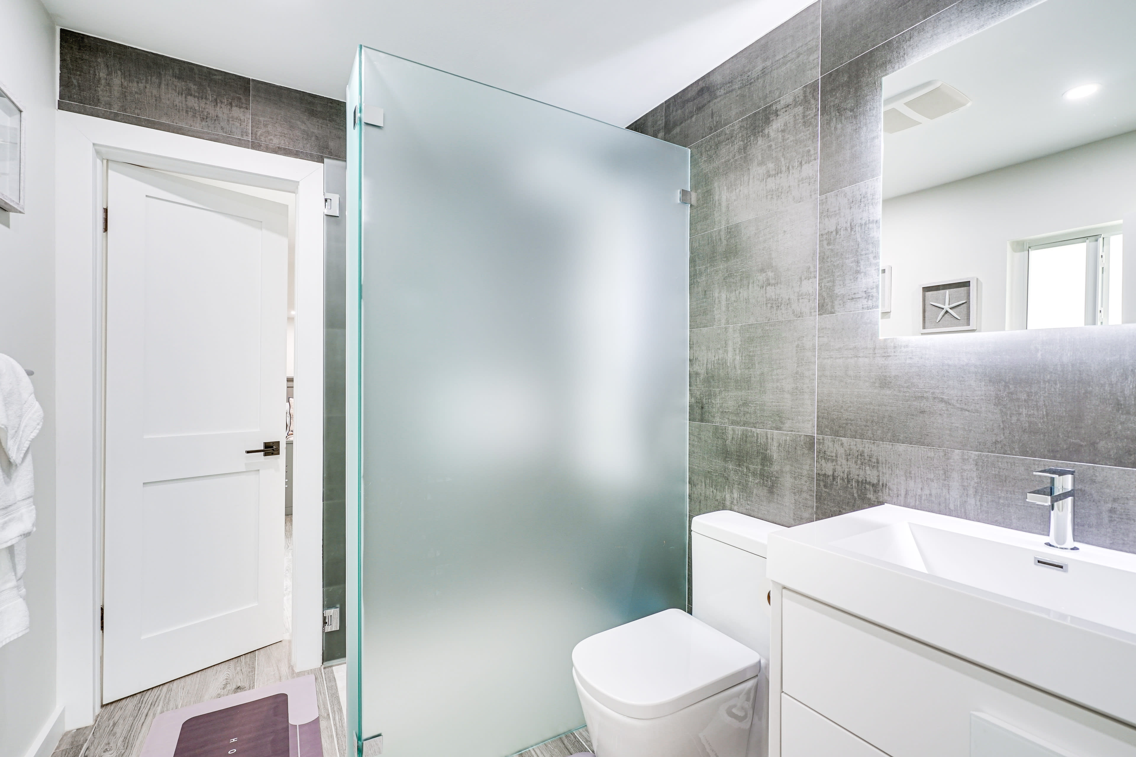 En-Suite Bathroom | Towels Provided