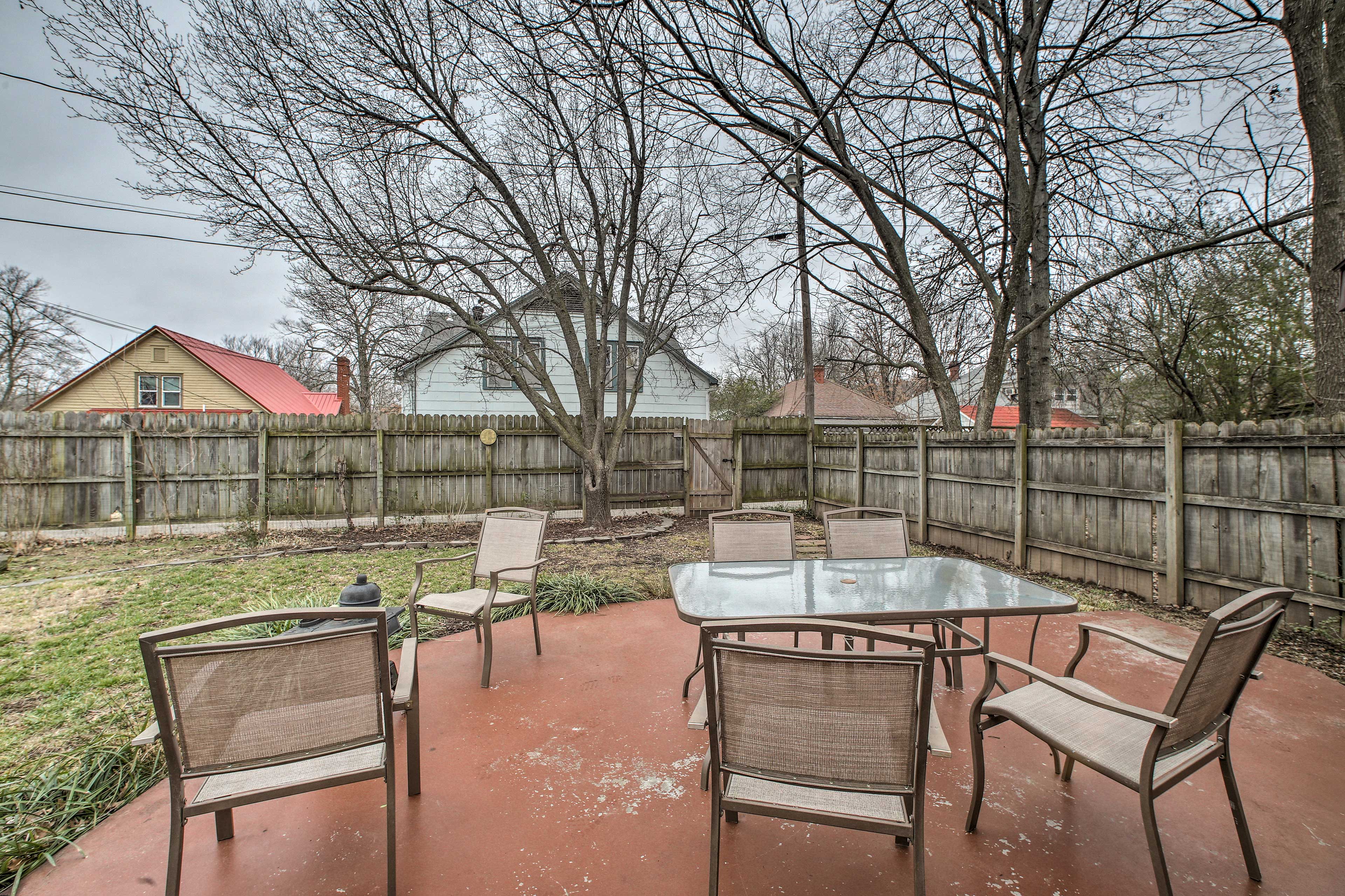 Fenced Yard | Outdoor Dining